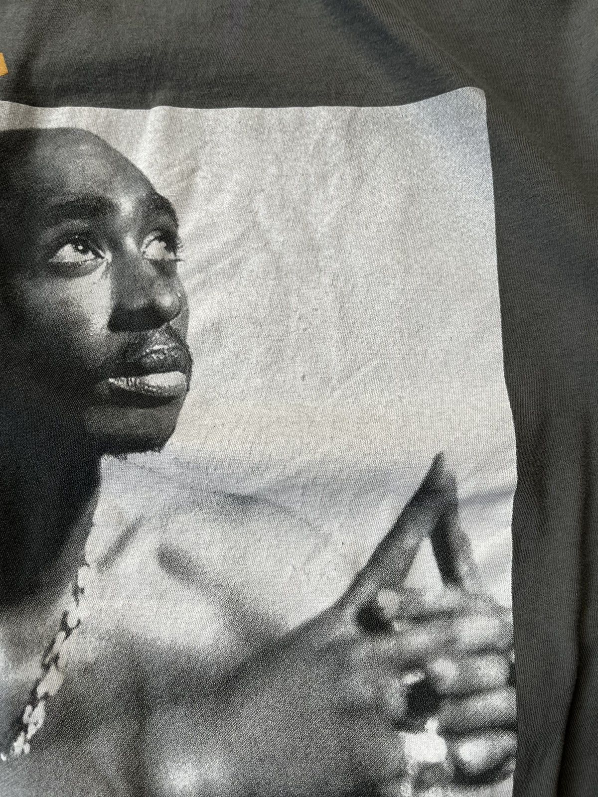 Band Tees Rare Mens 2Pac Vintage T-Shirt Size S Y2K Size US S / EU 44-46 / 1 - 16 Thumbnail