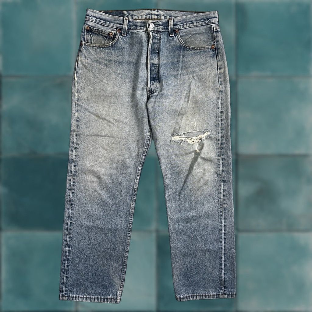 Levi's VINTAGE Levi's 501 Jeans Mens 34x32 Blue Light Wash Straight 90s 34 32 Regular Denim Cotton Button Closure 501 Series Size US 34 / EU 50 - 1 Thumbnail