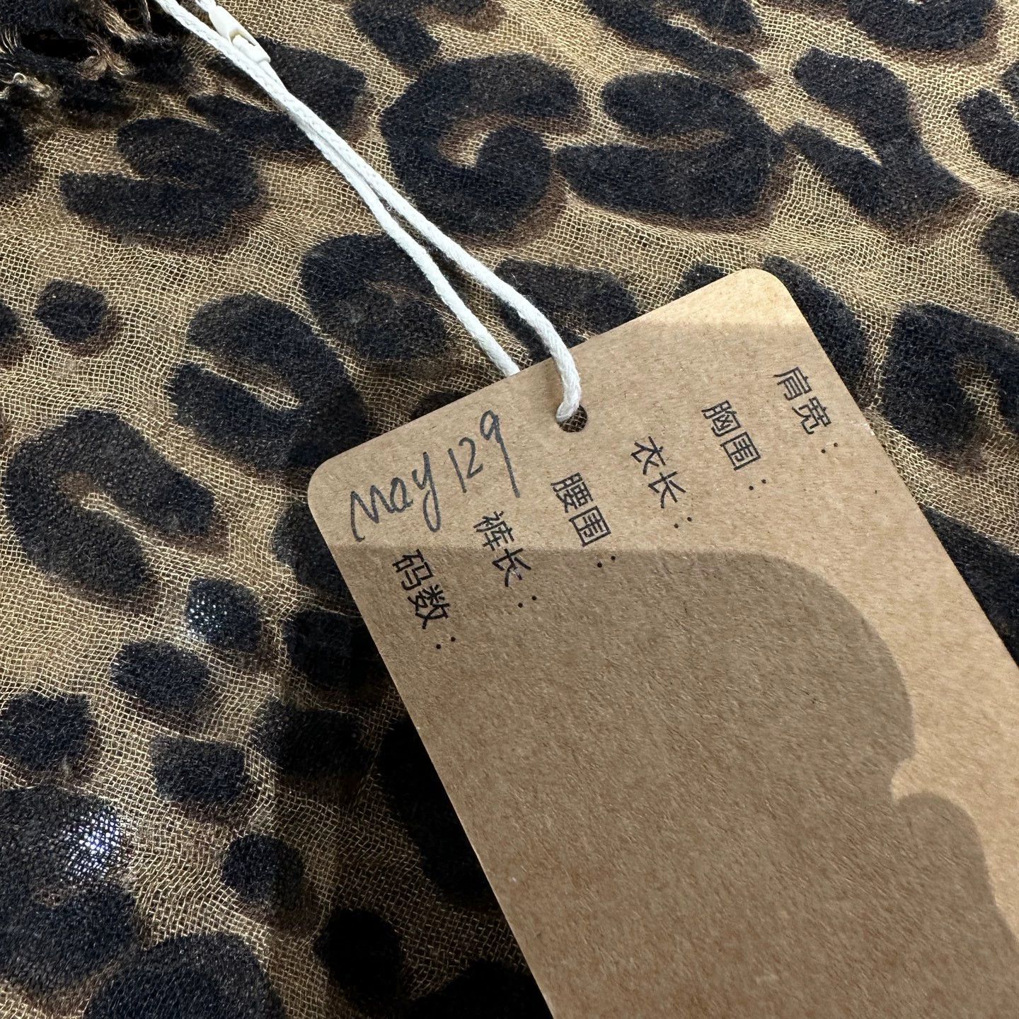 Louis Vuitton Louis Vuitton Leopard Print Monogram Cashmere Shawl Scarf Size ONE SIZE - 5 Thumbnail