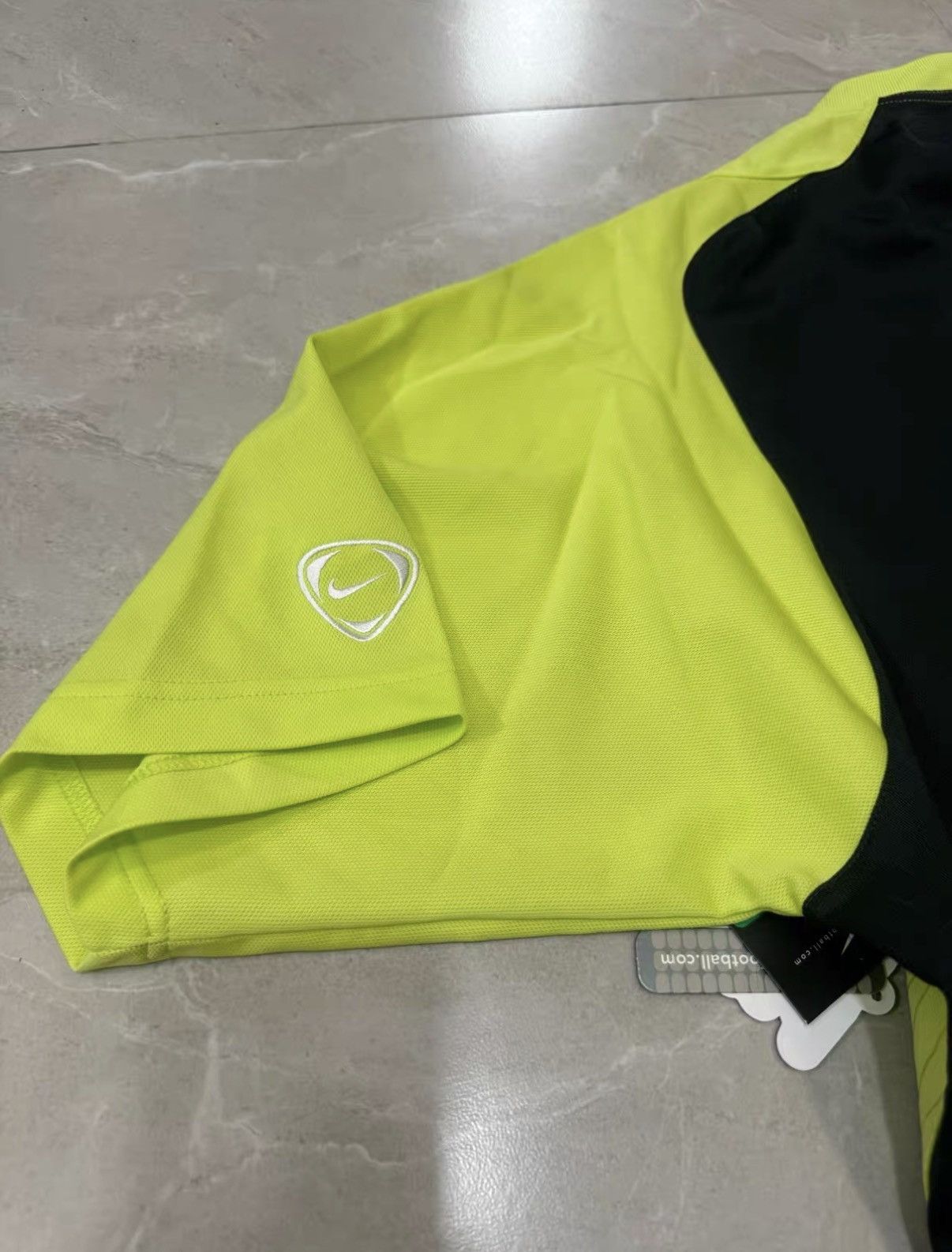 Verdy VERDY x DSM (Dover Street Market) x Nike Soccer Jersey J34 Size US XL / EU 56 / 4 - 6 Thumbnail