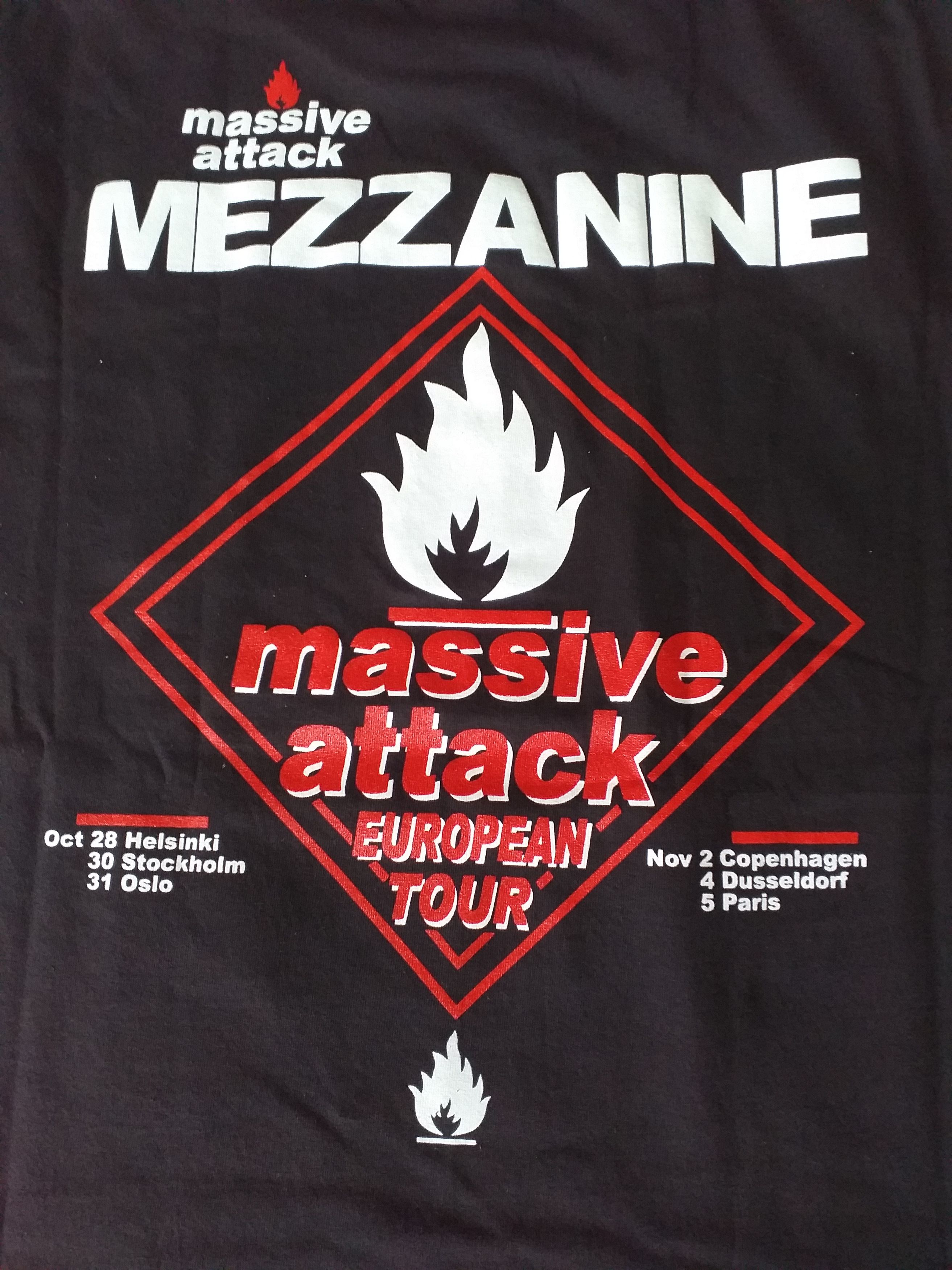 Band Tees Massive Attack Mezzanine Tour T shirt Size US XL / EU 56 / 4 - 4 Thumbnail