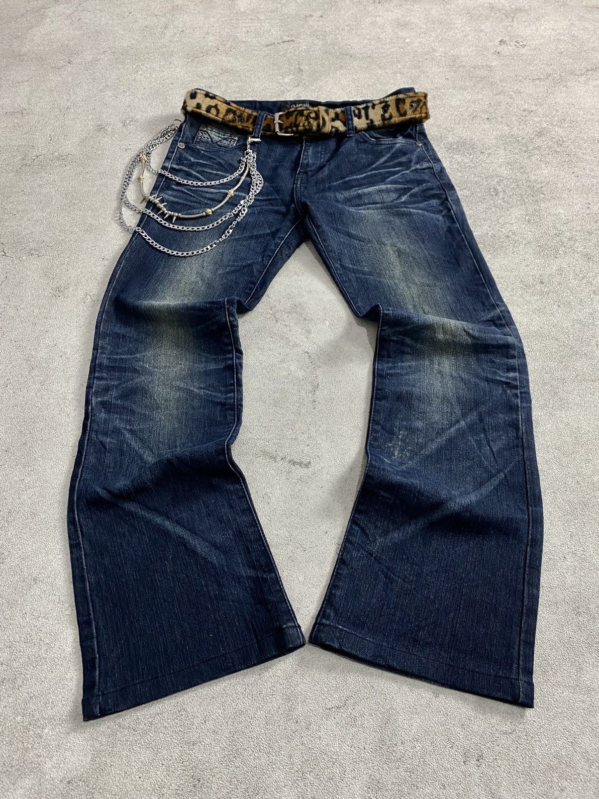 Japanese Brand 2000s Adorable Flare jean Size US 29 - 1 Thumbnail