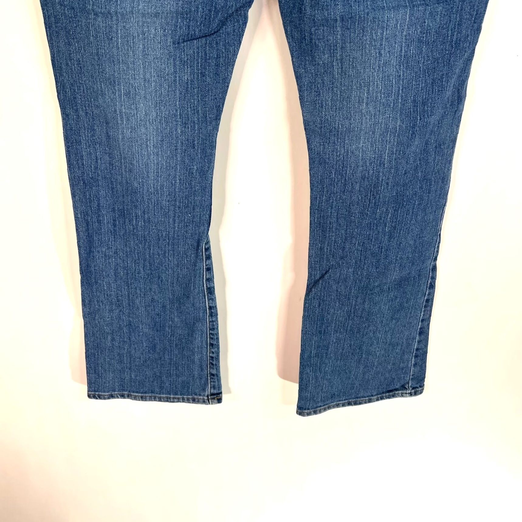 Levi's Levi's 525 Nouveau Bootcut Jeans Blue Denim 12 Regular 34x32 Womens Vintage No 5-Pocket Zipper Logo Button Dark Wash USA 90s Style Size 34" / US 12 / IT 48 - 6 Thumbnail