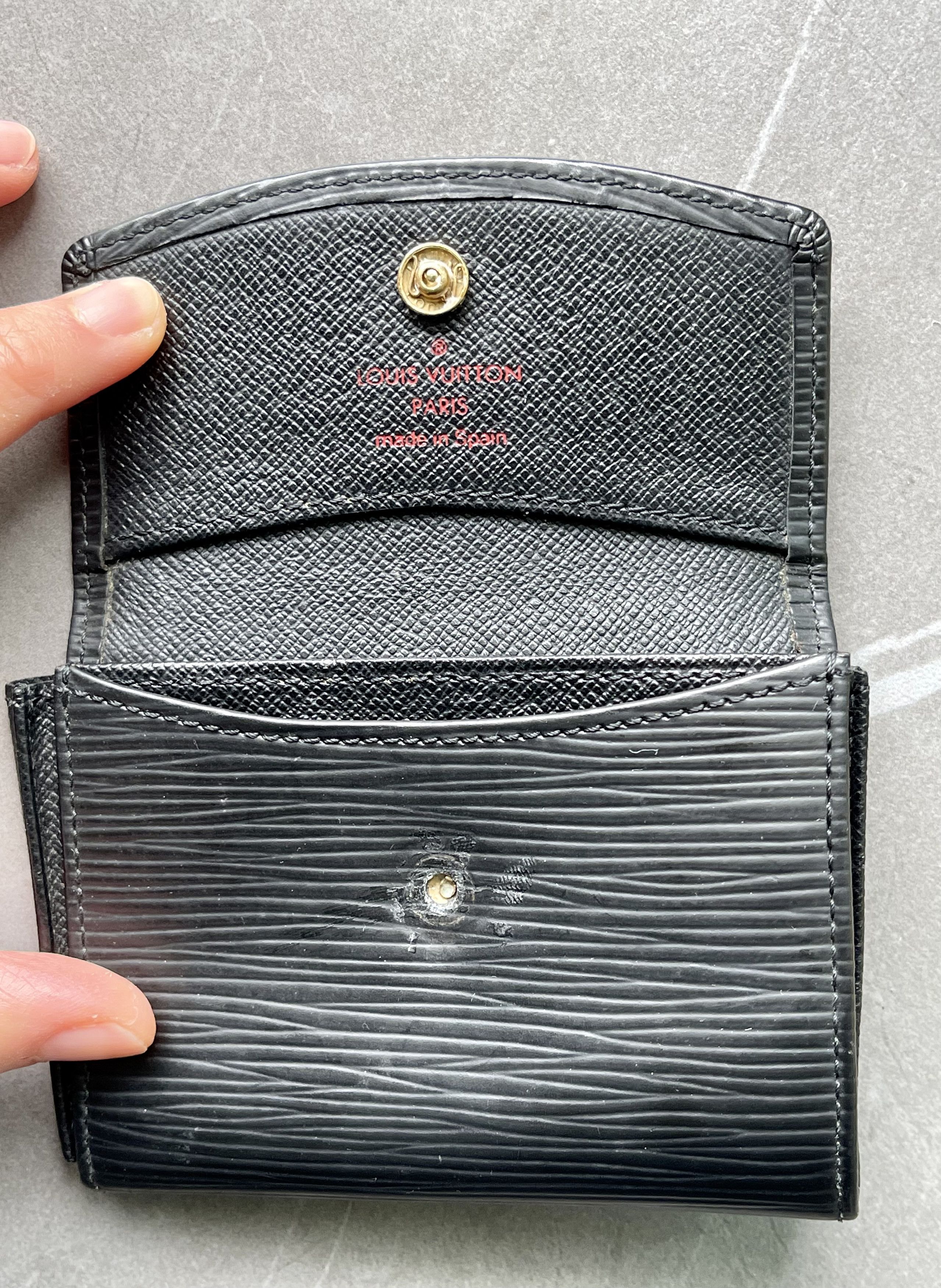Louis Vuitton Louis Vuitton Epi Leather Black Coin Purse Card Holder Size ONE SIZE - 4 Thumbnail