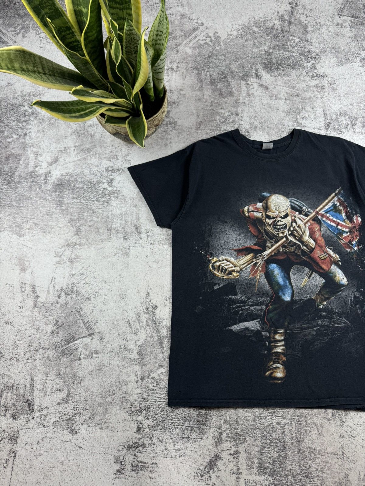 Iron Maiden Iron Maiden 00s The Trooper Rock Tour Rap Faded Merch Devil Band T Shirt Jersey Size US L / EU 52-54 / 3 - 2 Thumbnail