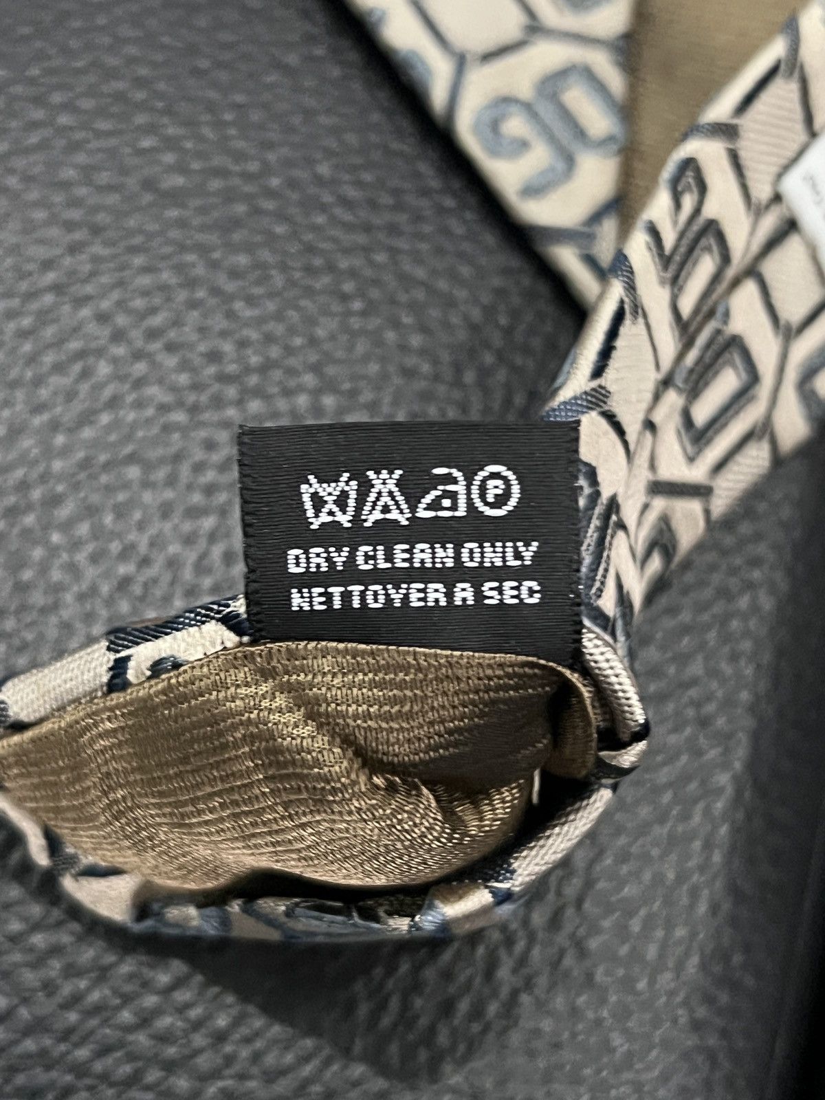 Dolce & Gabbana Dolce & Gabbana DG Tie (with commentary) Size ONE SIZE - 13 Thumbnail