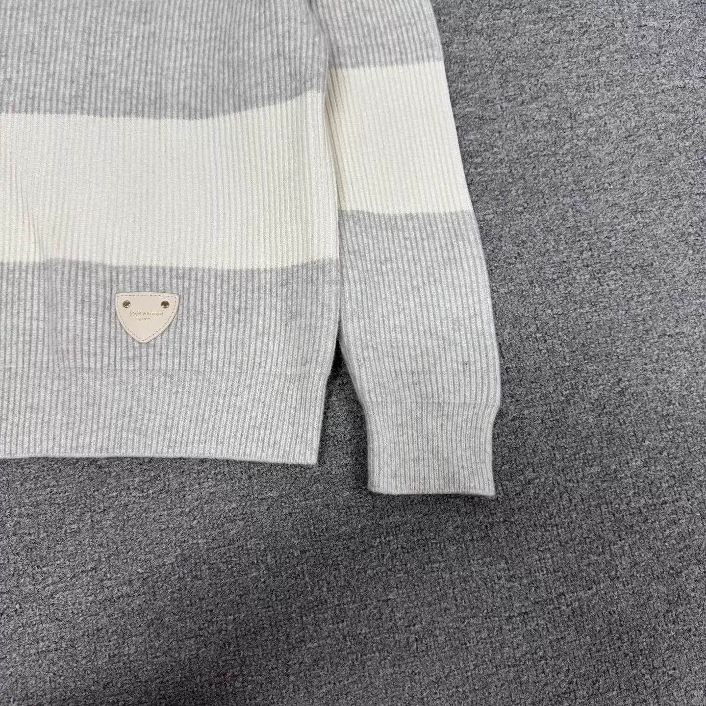 Louis Vuitton lv gray white stripe triangle logo short knit sweater s Size US S / EU 44-46 / 1 - 3 Thumbnail