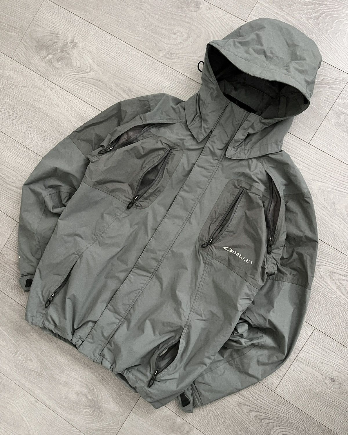 Oakley Oakley FW2006 Waterproof Magnetic Hood Tech Vent