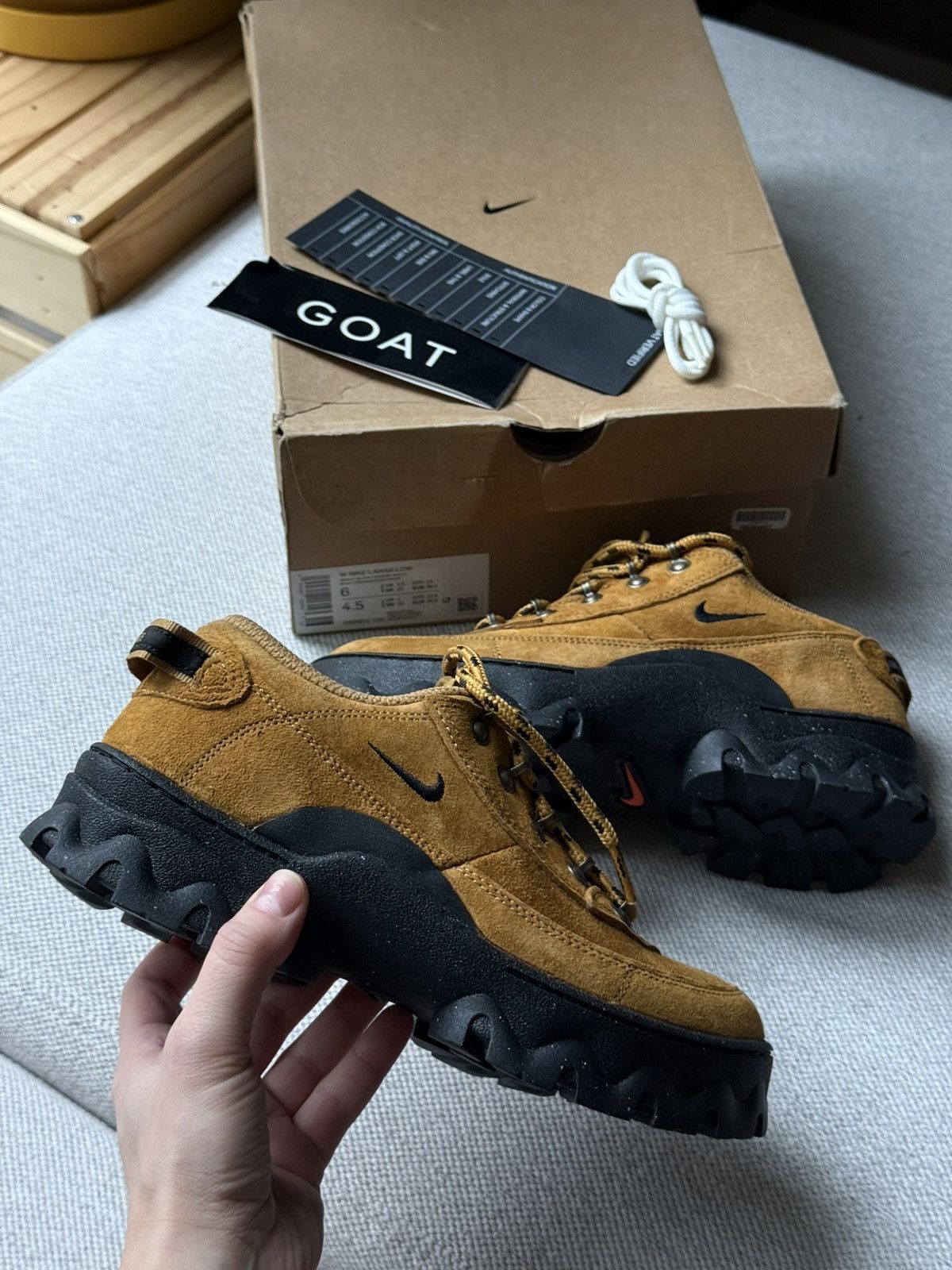 Nike Nike Womens Lahar Low Wheat Size US 6 / IT 36 - 1 Thumbnail