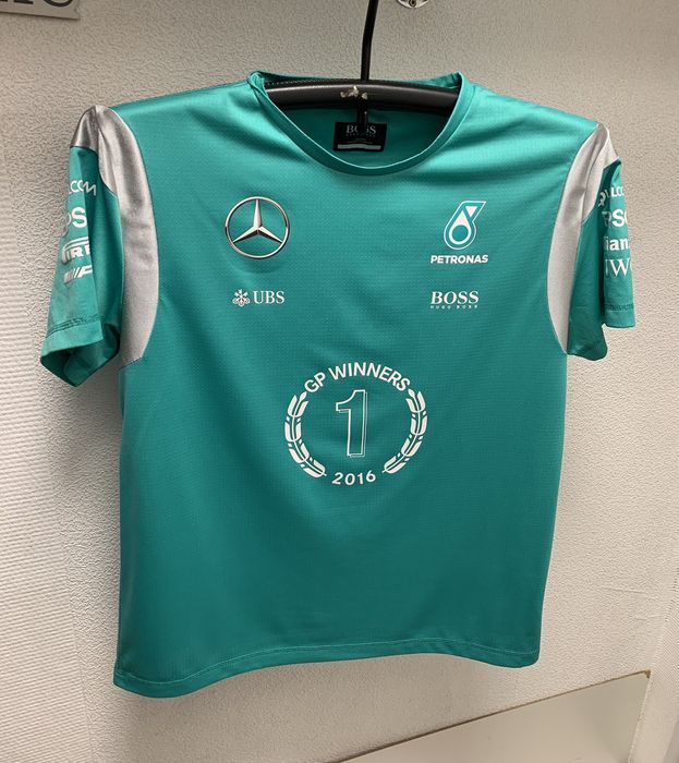 Hugo boss 2024 mercedes t shirt