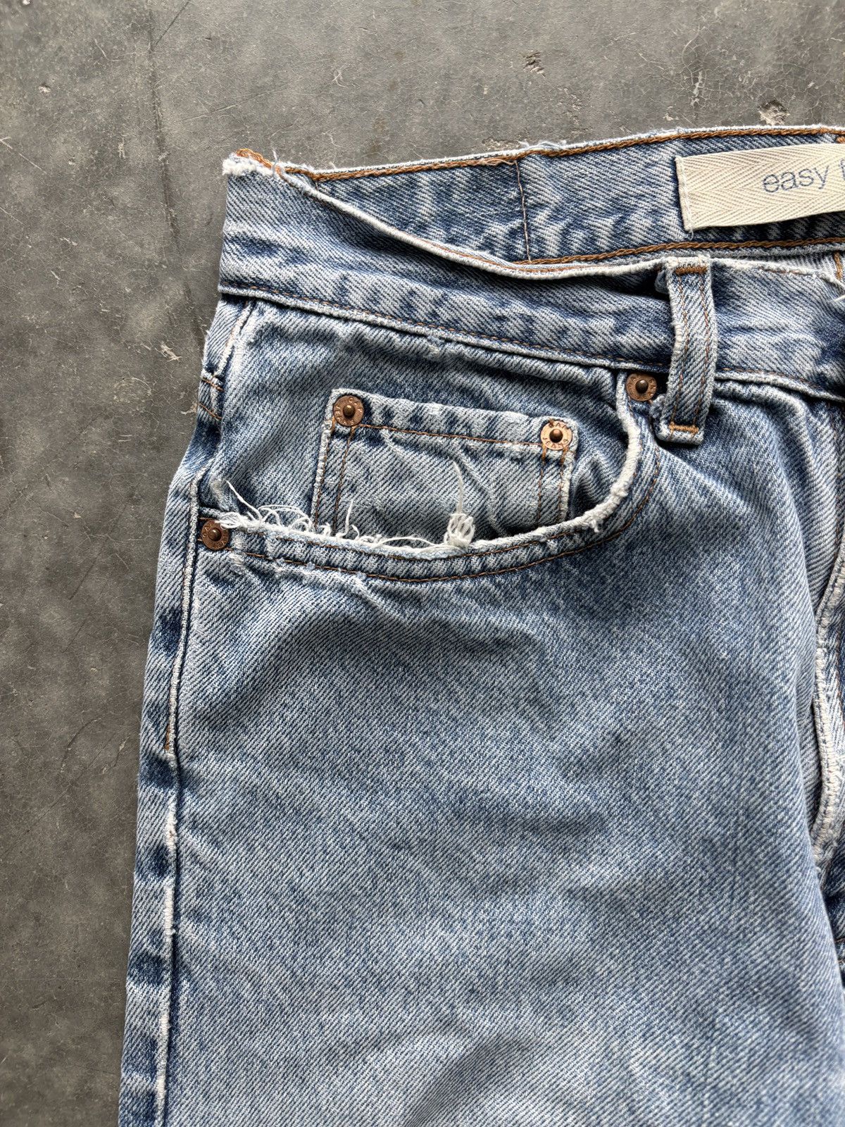 Gap Vintage Y2K Gap Easy Fit Light Wash Denim Jeans Size US 29 - 2 Thumbnail