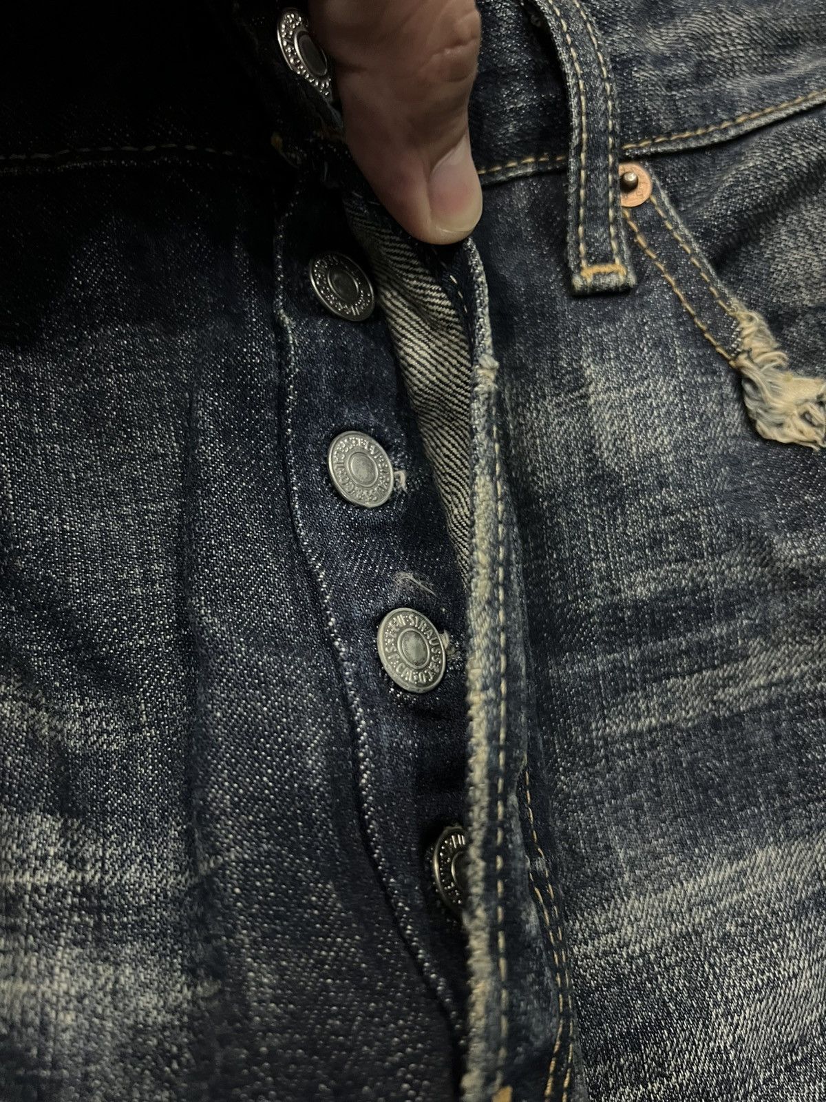 Levi's × Levi's Vintage Clothing VINTAGE 90’s STYLE LEVIS 501 BUTTON FLY DISTRESS JEANS Size US 31 - 10 Thumbnail