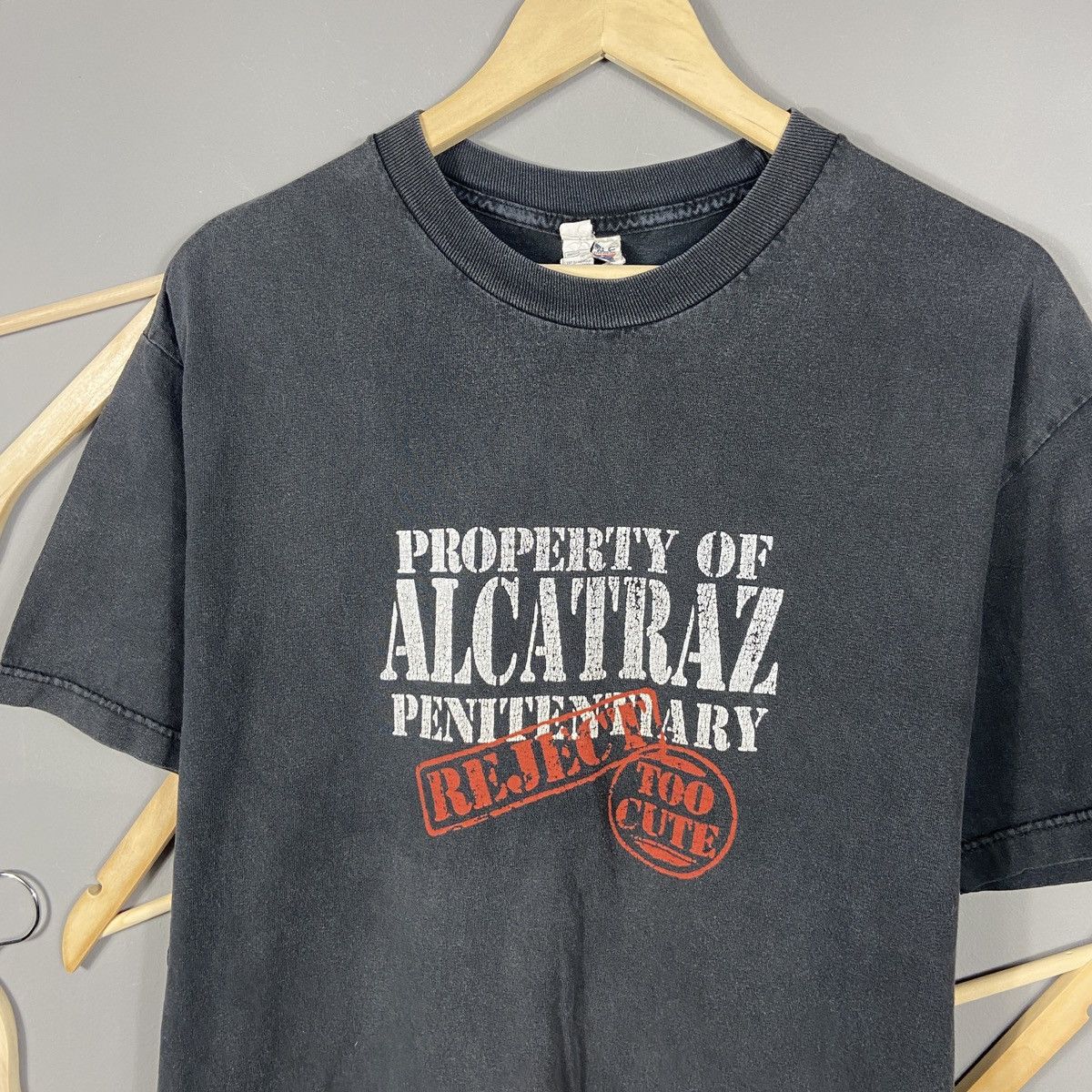 Vintage Vintage 90s Property Of Alcatraz Penitentiary T-shirt Size US L / EU 52-54 / 3 - 3 Thumbnail