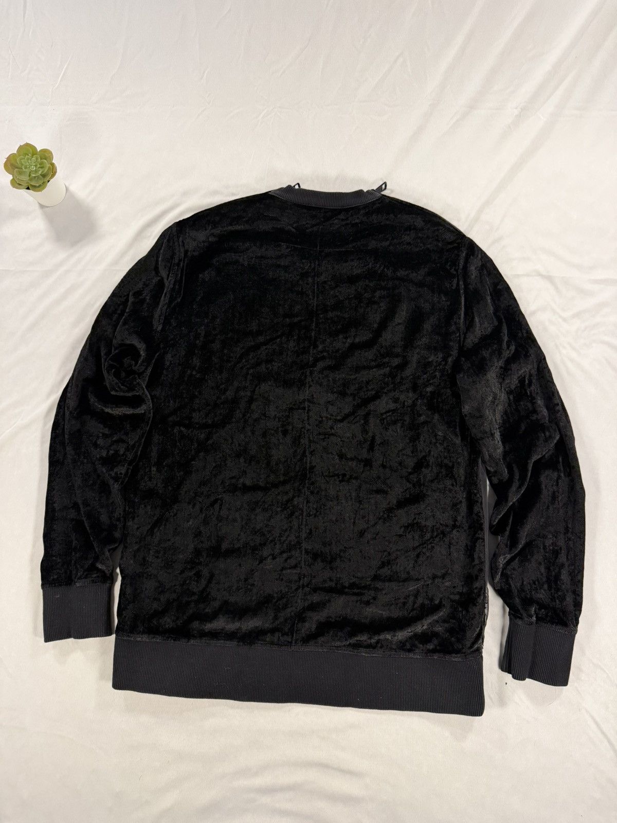 Givenchy Givenchy Black Cat Velour Sweater Size 40 /M Shoulder Zip Size US M / EU 48-50 / 2 - 2 Thumbnail