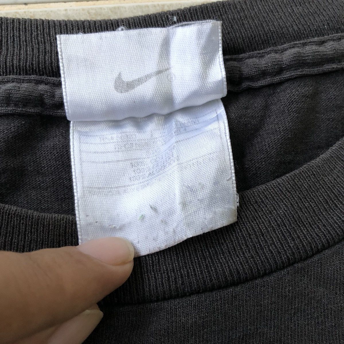 Vintage Vintage Thrashed Faded Nike Rare Shirt Size US XL / EU 56 / 4 - 6 Thumbnail