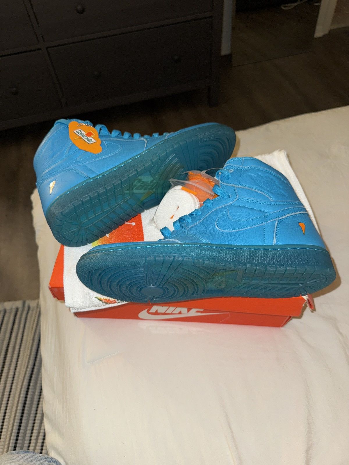 Gatorade × Jordan Brand × Nike Air Jordan 1 Gatorade Size US 8.5 / EU 41-42 - 2 Thumbnail