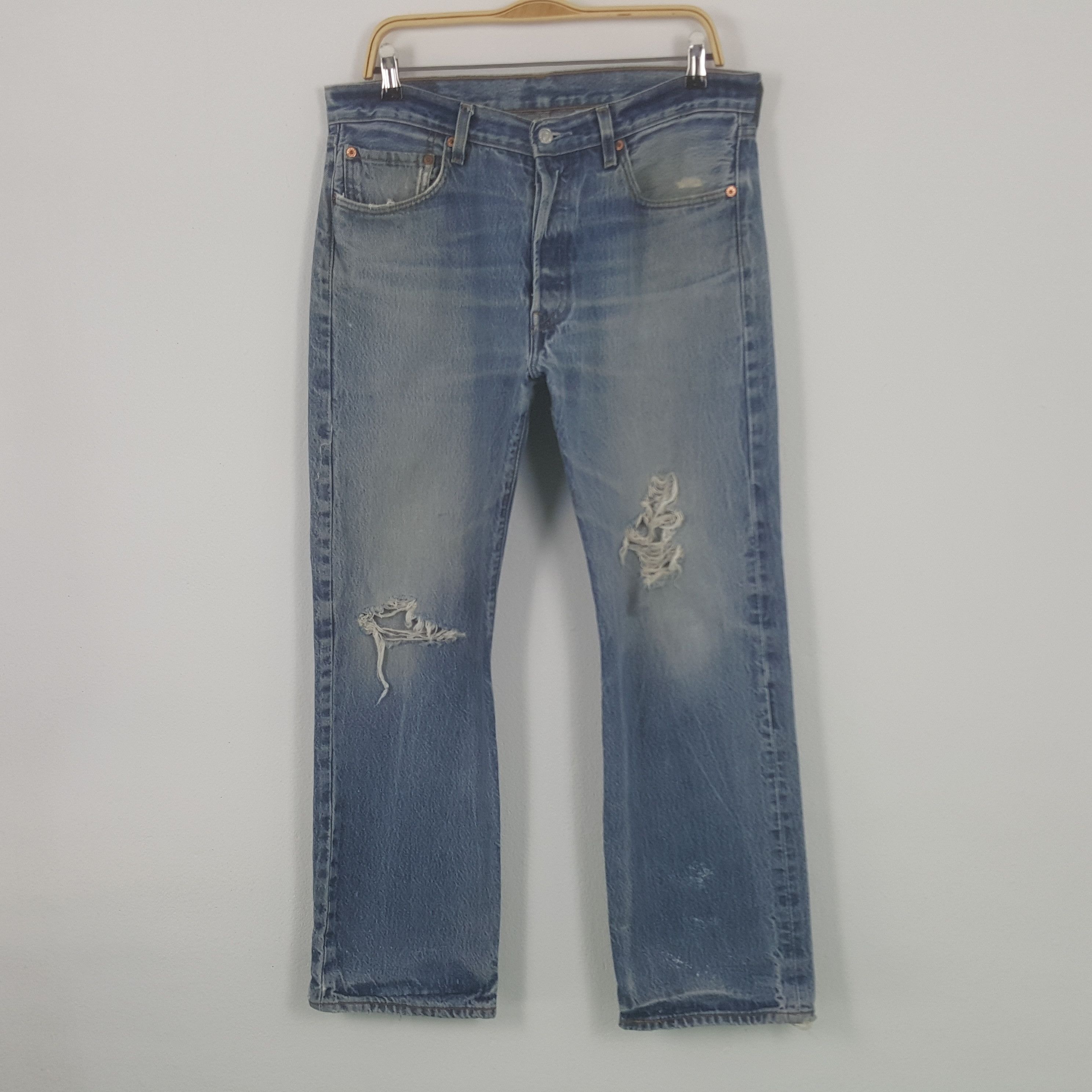 image of Distressed Denim x Levis Vintage Levi's Distressed Style Denim Jeans in Light Blue Jeans (Size 35)