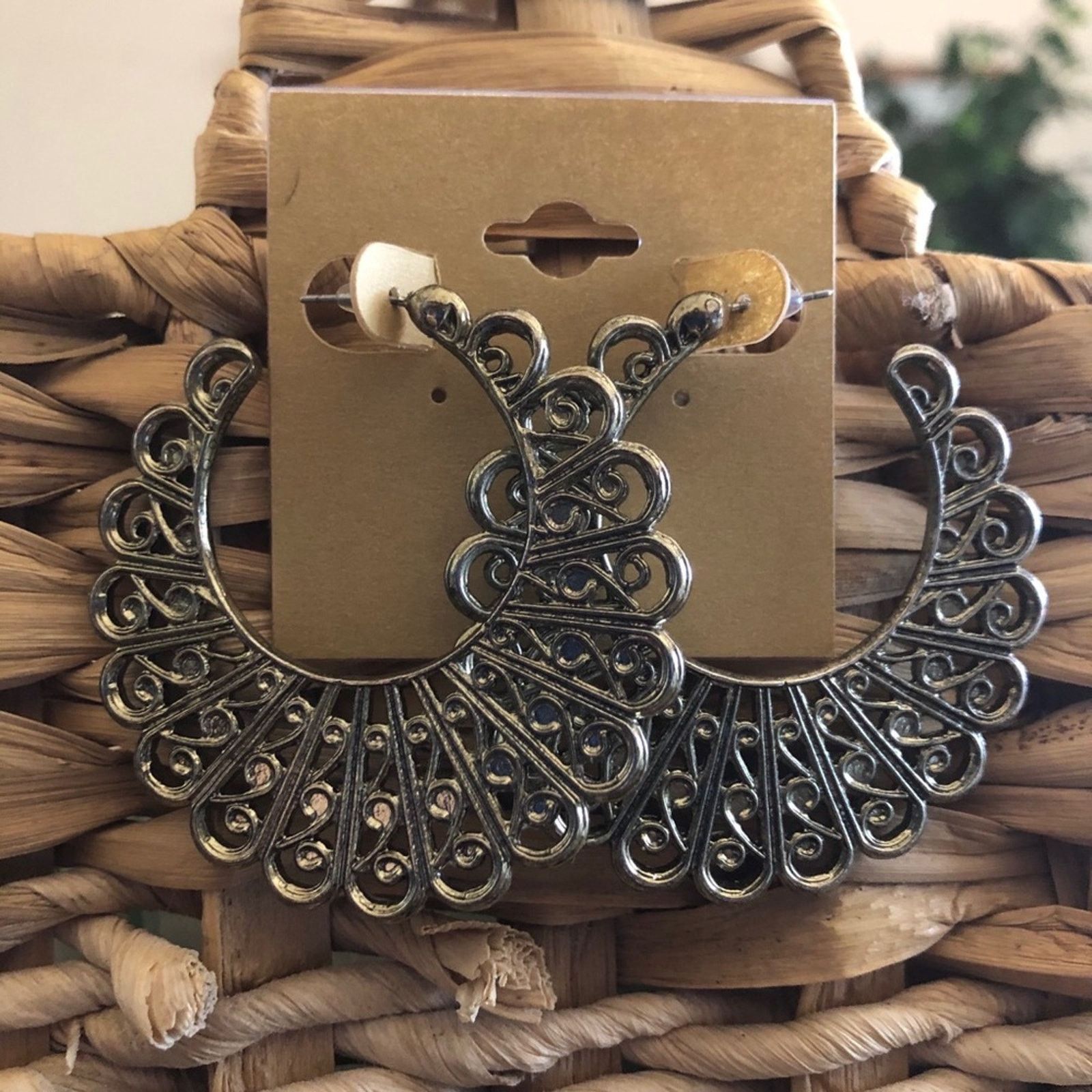 Vintage Vintage aged gold tone filigree hoop earrings Size ONE SIZE - 1 Thumbnail