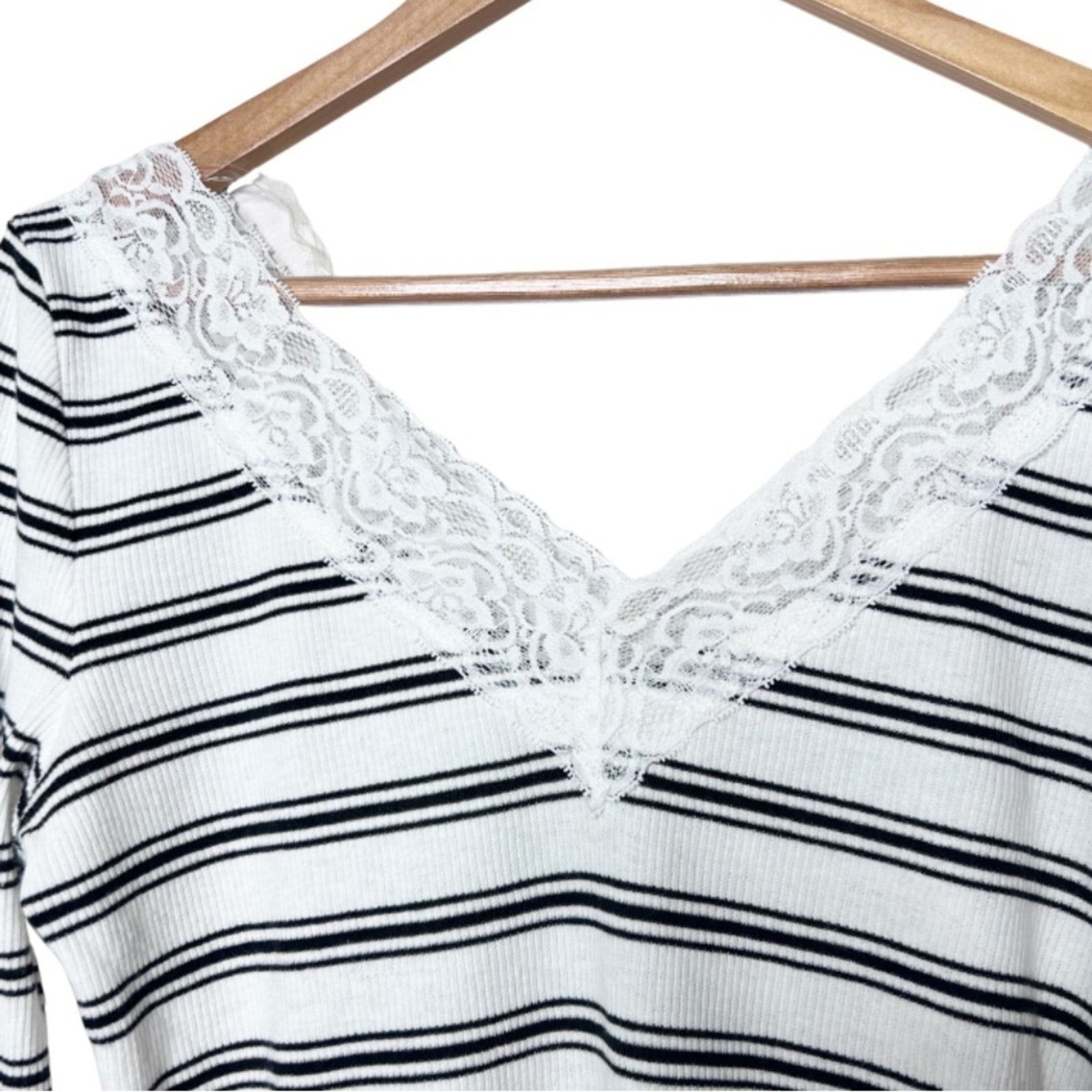 Other Heart & Hips Black & White Striped Lace Ribbed Crop Blouse Size L / US 10 / IT 46 - 12 Thumbnail