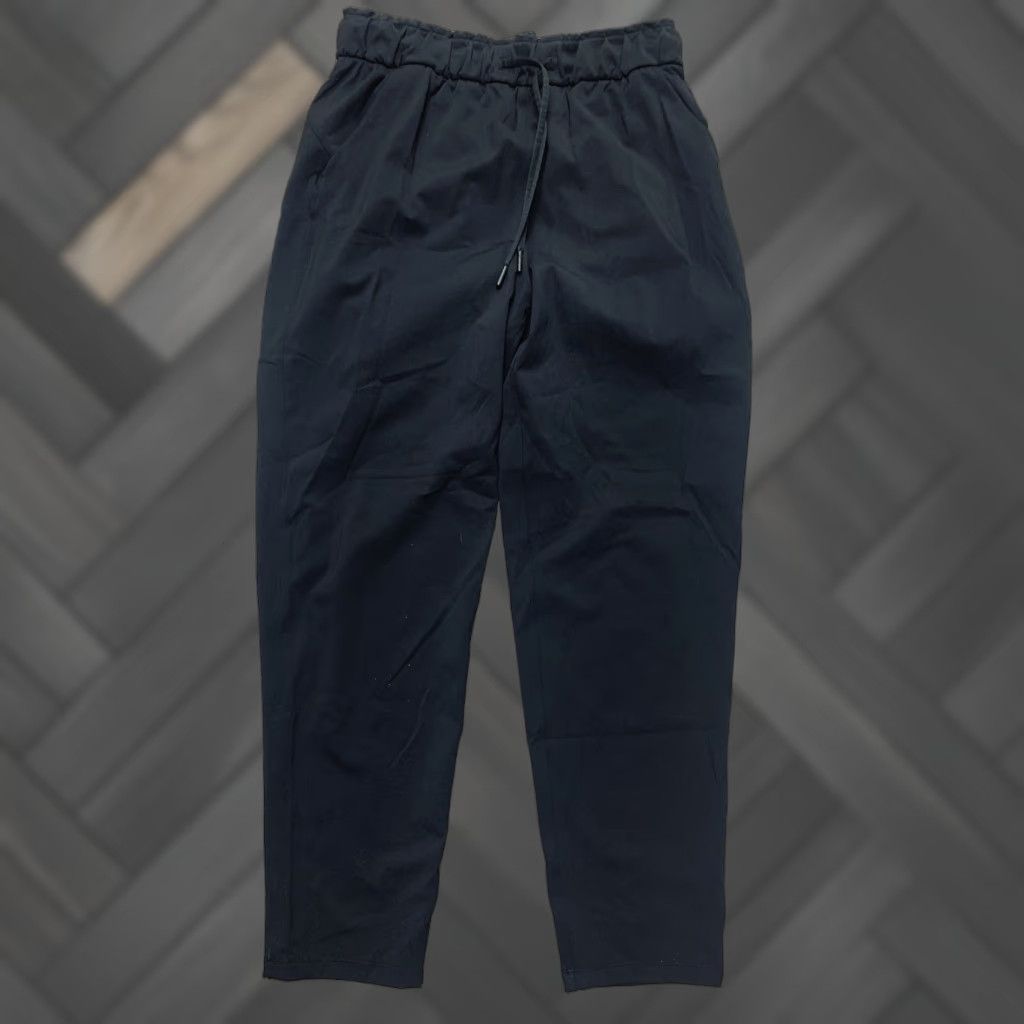 Lululemon Lululemon Black Keep Moving High Rise Stretch Pants Size 8 User: Lululemon Black Keep Moving High Rise Stretch Pants Size 8 Size 30" / US 8 / IT 44 - 1 Thumbnail