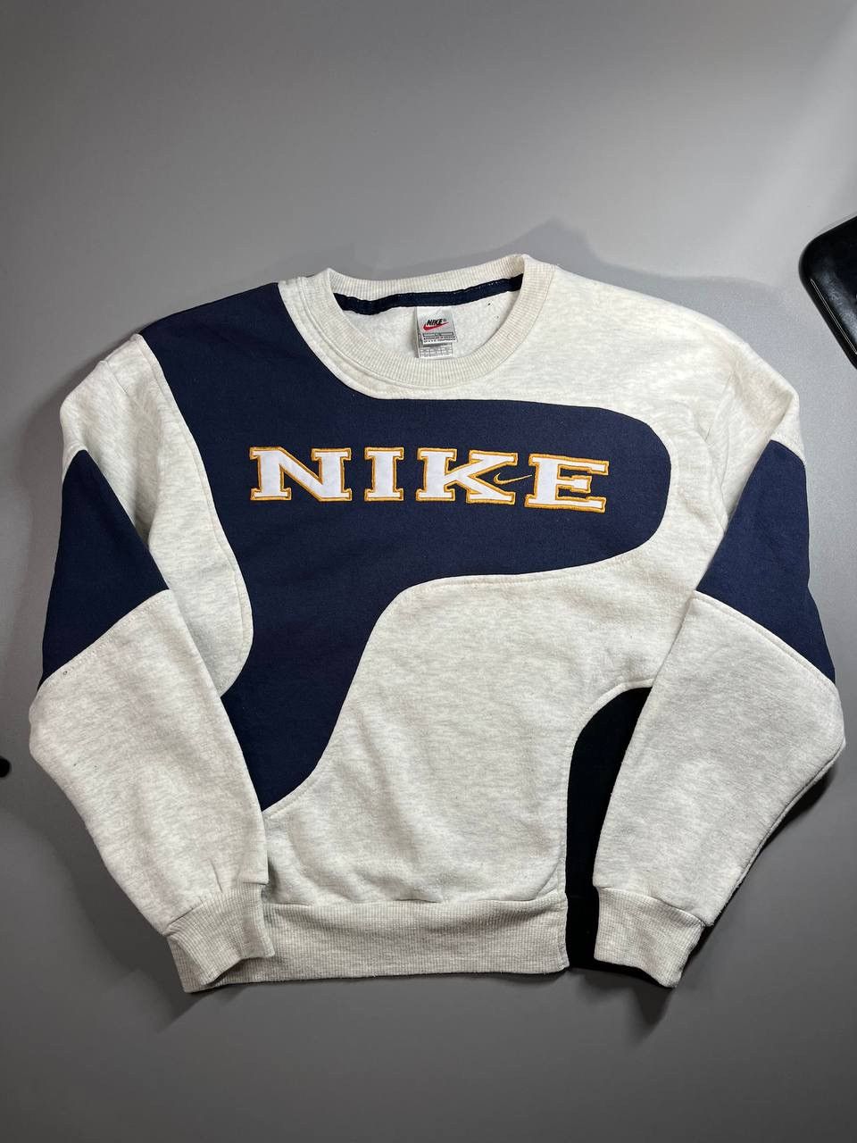 Nike Vintage nike sweatshirt size L logo very rare Y2K Size US L / EU 52-54 / 3 - 1 Thumbnail