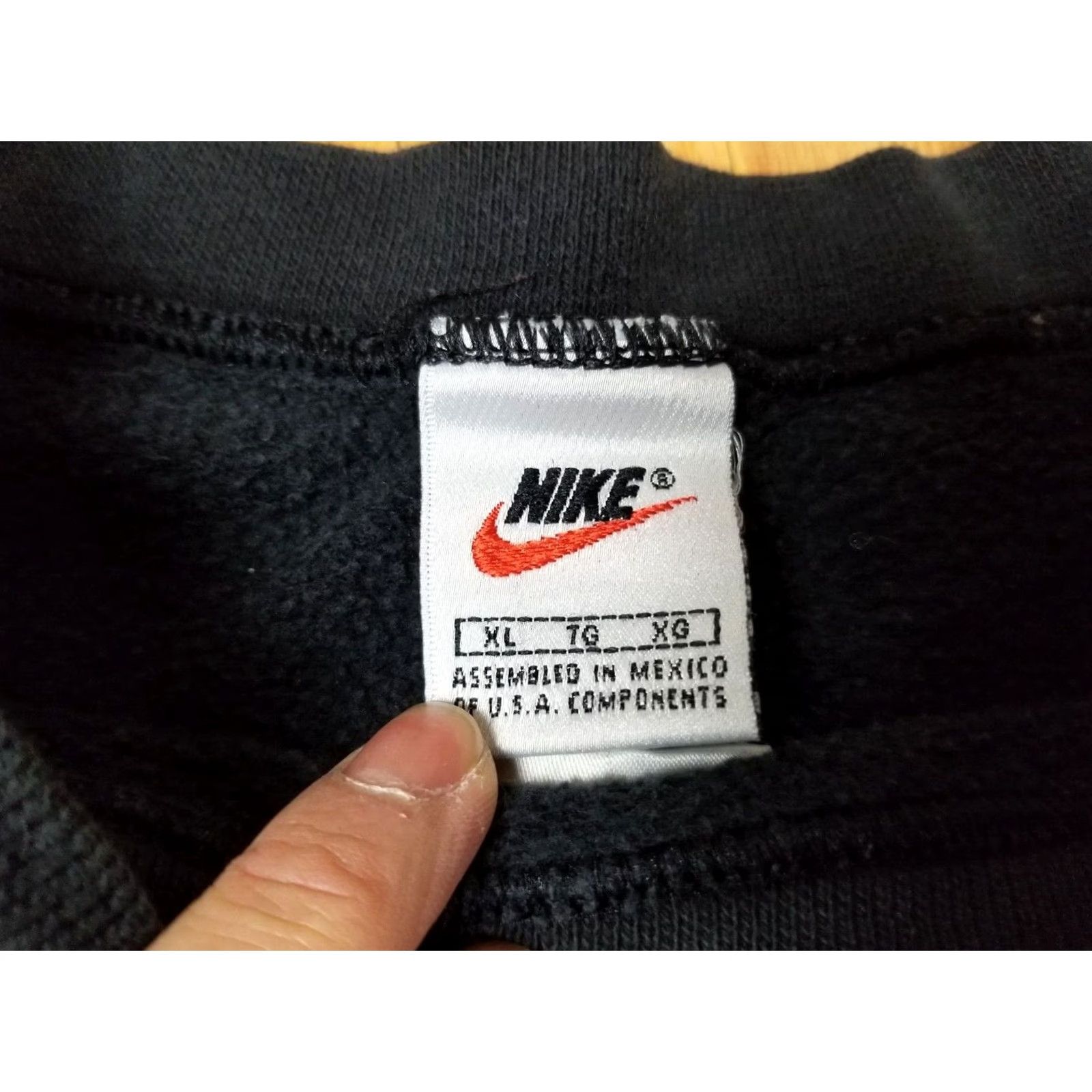Nike VINTAGE Nike CORNER SWOOSH BLACK CREWNECK SWEATSHIRT XLARGE SHIRT Mens Sweatshirt Crewneck 90s 27 INCH 27 INCH BLACK Size US XL / EU 56 / 4 - 2 Thumbnail