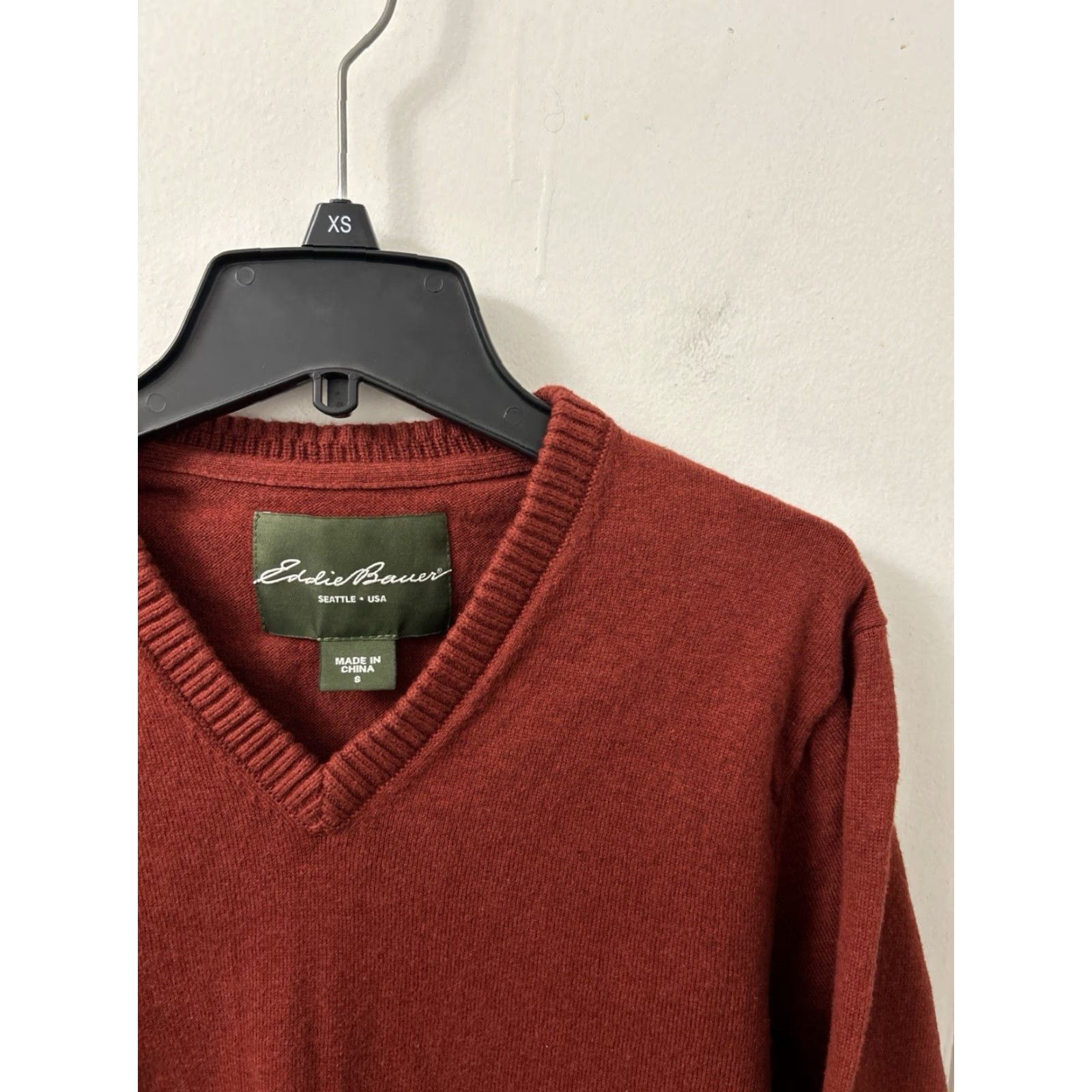 Eddie Bauer Eddie Bauer Sweater V-Neck Mens Size S Red Cashmere Cotton Knit Pullover L/S Regular Size US S / EU 44-46 / 1 - 5 Thumbnail
