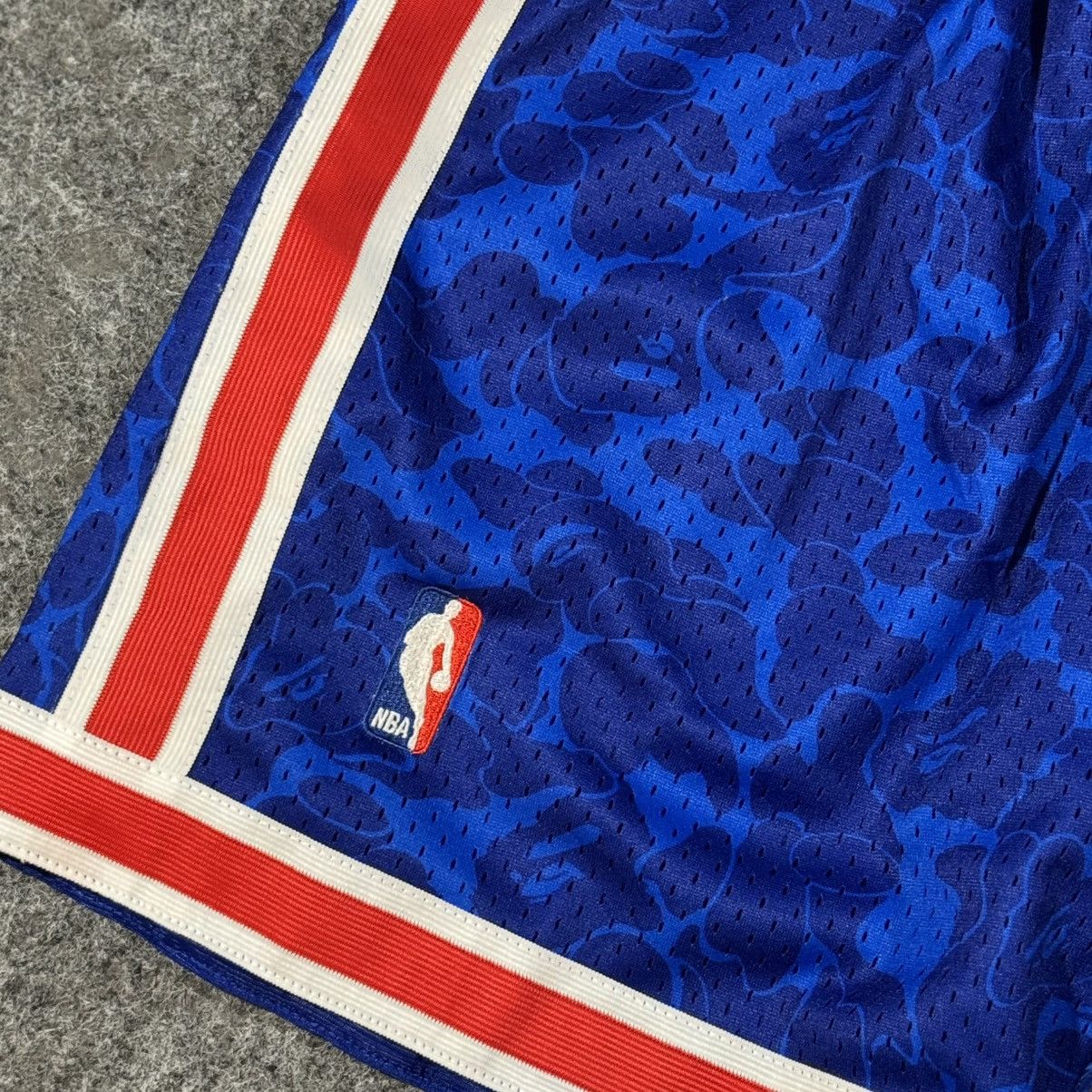Bape × Mitchell & Ness BAPE x Mitchell & Ness New Jersey Nets Shorts Blue Size US 33 - 4 Thumbnail