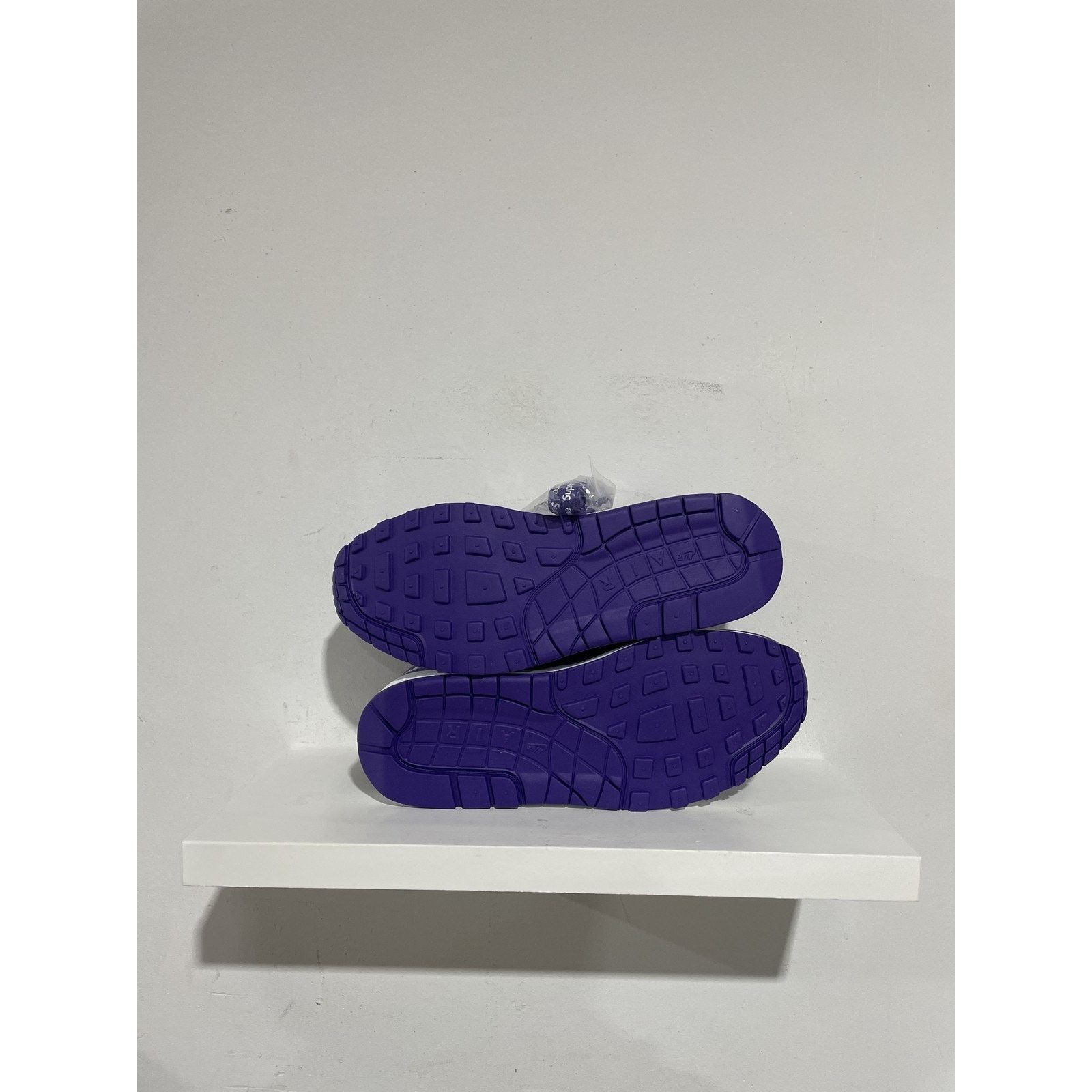 Nike NIKE AIR MAX 1 SUPREME VARSITY PURPLE SIZE 9 NEW OG BOX Size US 9 / EU 42 - 4 Thumbnail