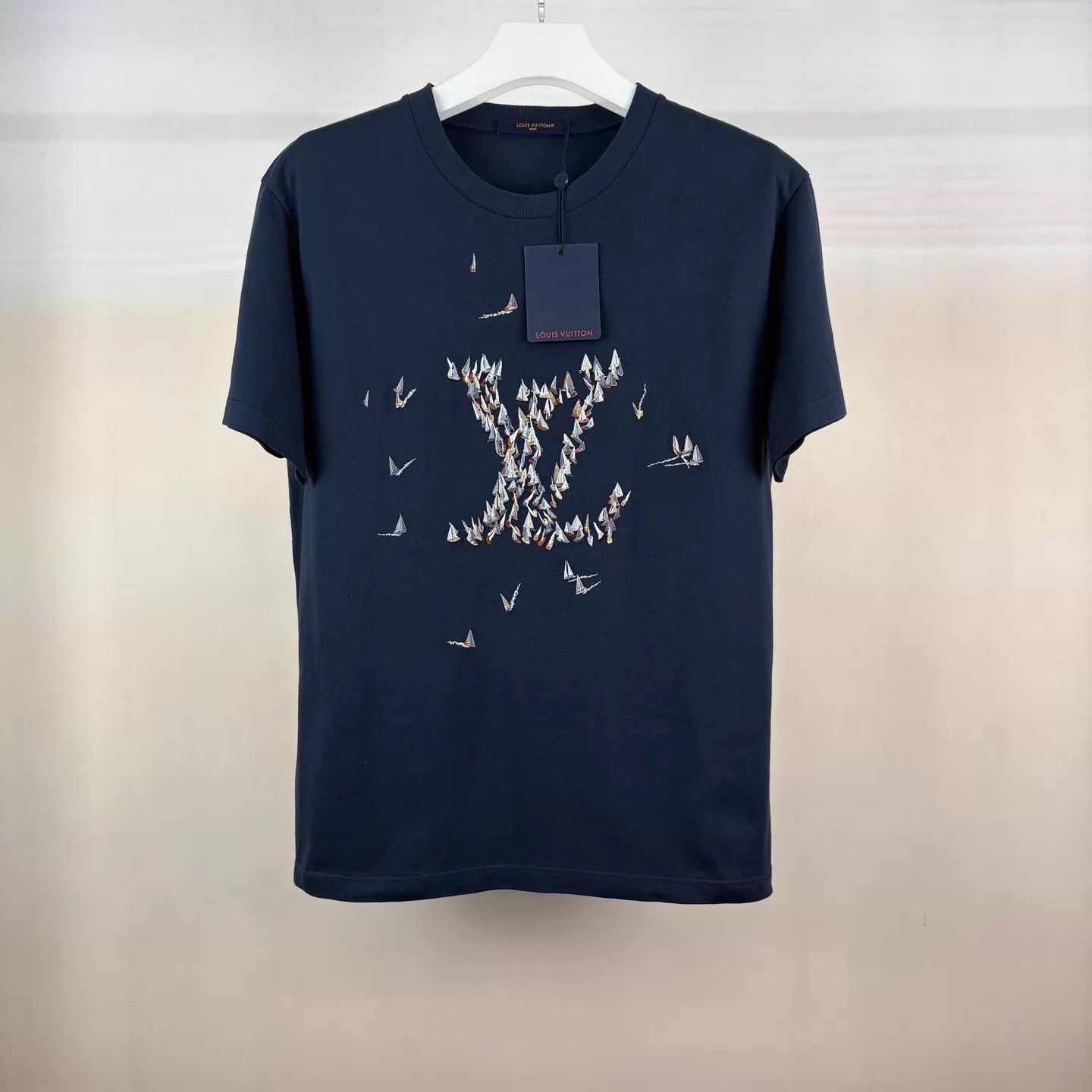 Louis Vuitton LV Sailboat Embroidered Logo Short Sleeve Tee L new unused Size US L / EU 52-54 / 3 - 1 Thumbnail