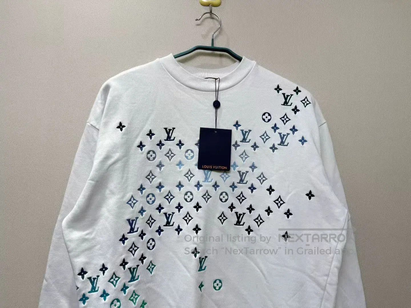 Louis Vuitton louis vuitton white gradient logo sweatshirt. Size US S / EU 44-46 / 1 - 2 Thumbnail