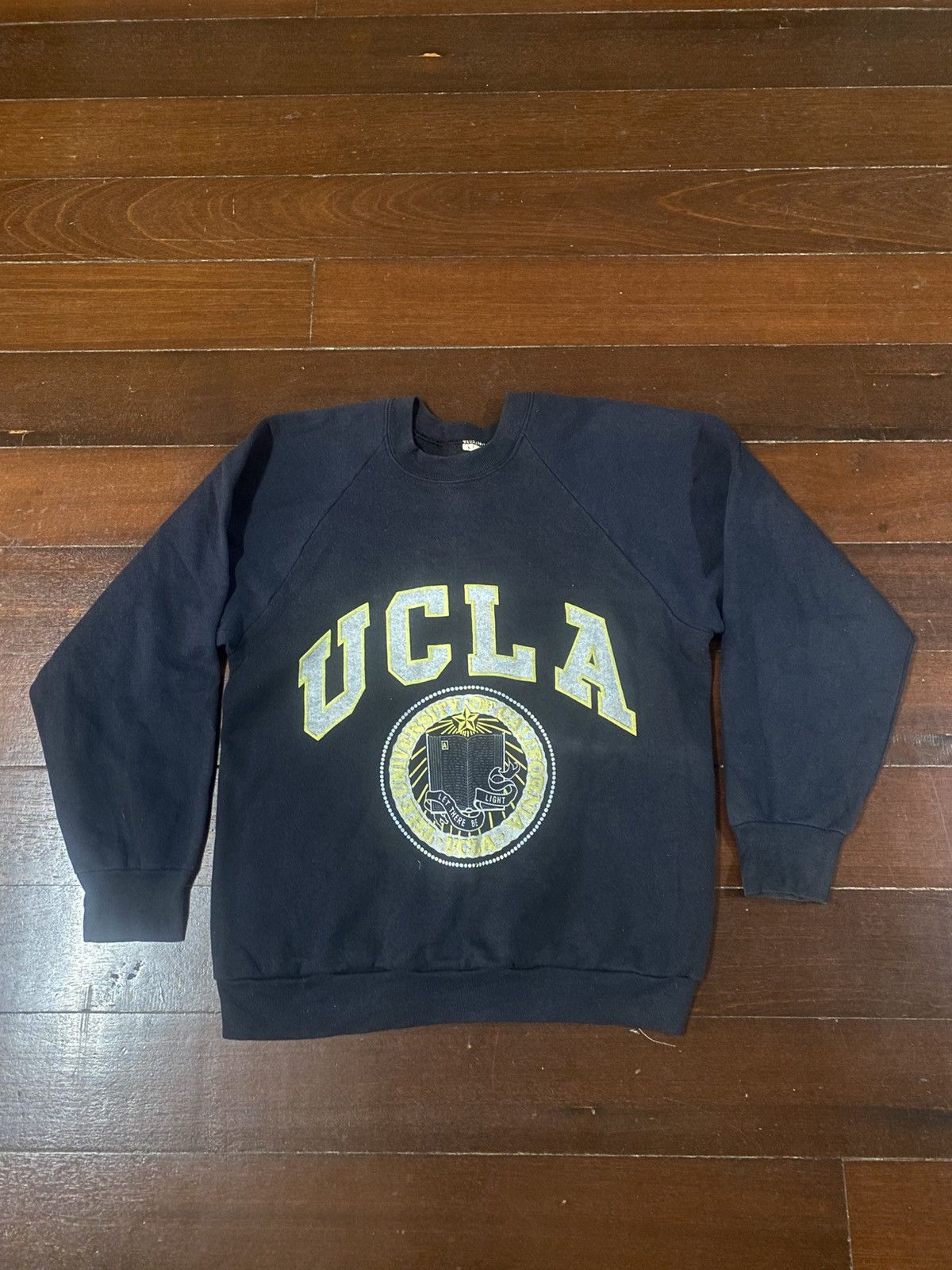 Vintage Vintage 90s Crewneck fruit of the loom UCLA Sweatshirt Size US L / EU 52-54 / 3 - 1 Thumbnail