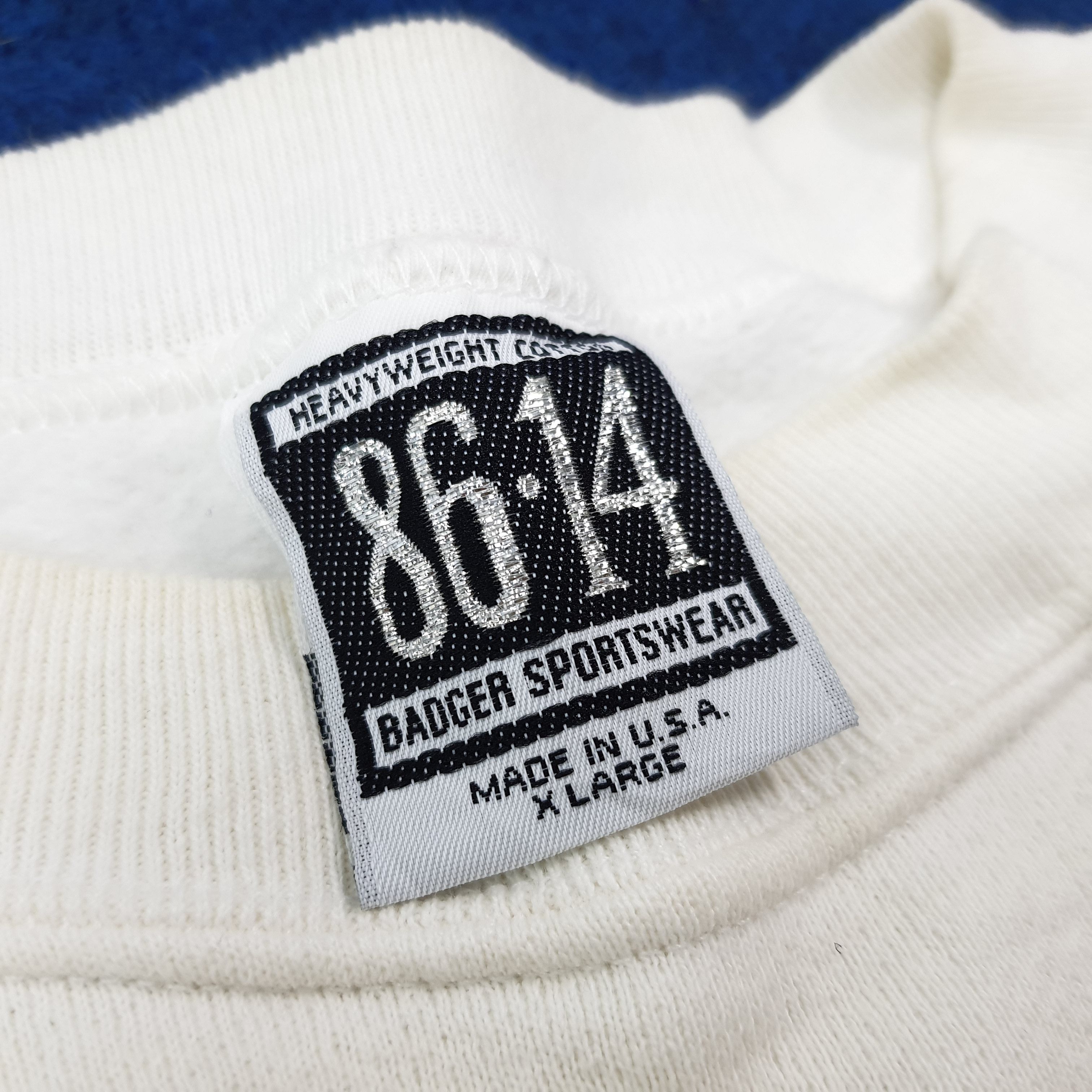 Vintage Vintage Shaw's Hong Kong Pub Sweatshirt C269N21 Size US L / EU 52-54 / 3 - 5 Thumbnail