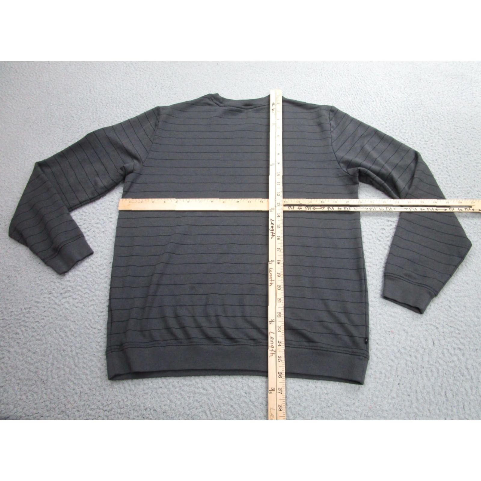 TravisMathew Travis Mathew Sweater Mens Medium Gray Striped Crewneck Pullover Crest Logo Peru Size US M / EU 48-50 / 2 - 6 Thumbnail
