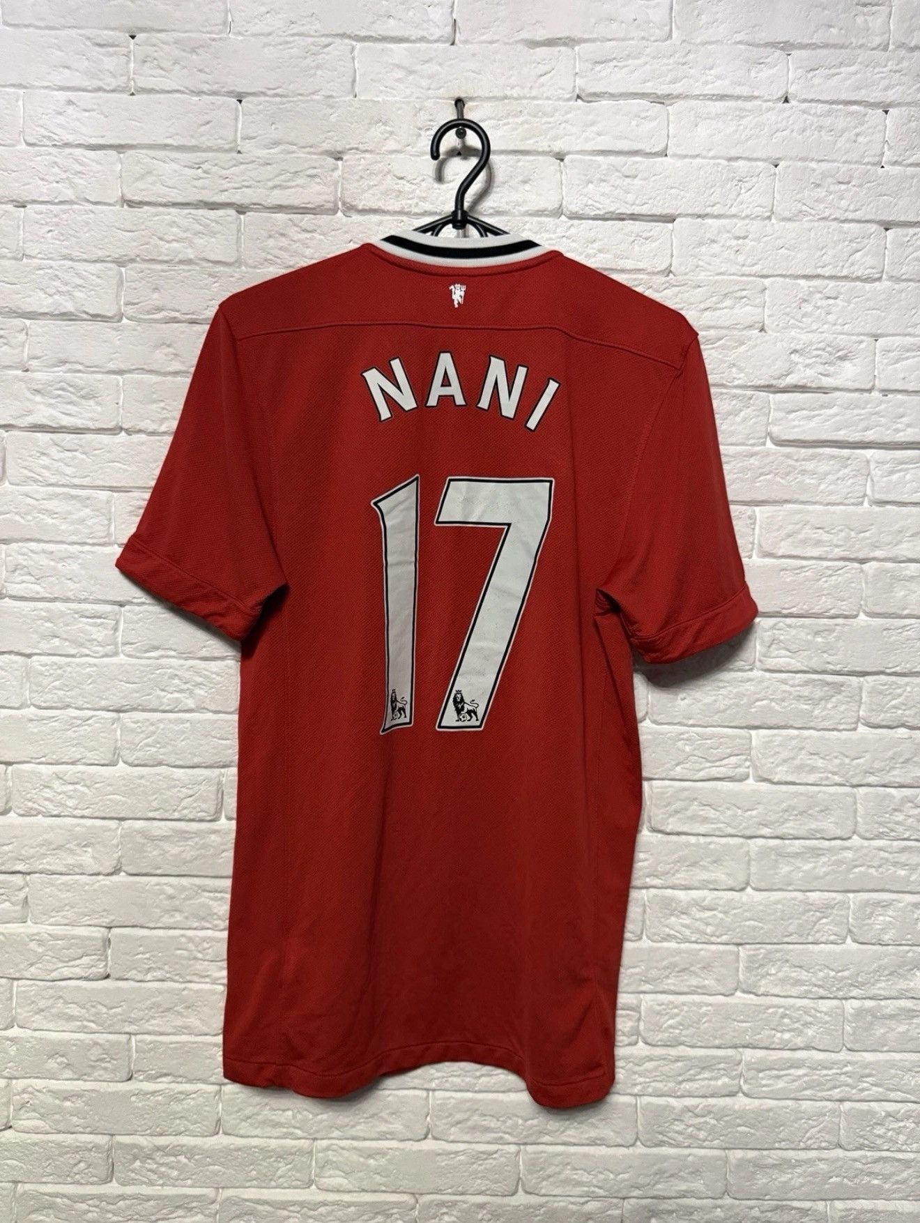 Nike Nike Manchester United Nani #17 Jersey 11/12 Football Shirt Size US S / EU 44-46 / 1 - 1 Thumbnail