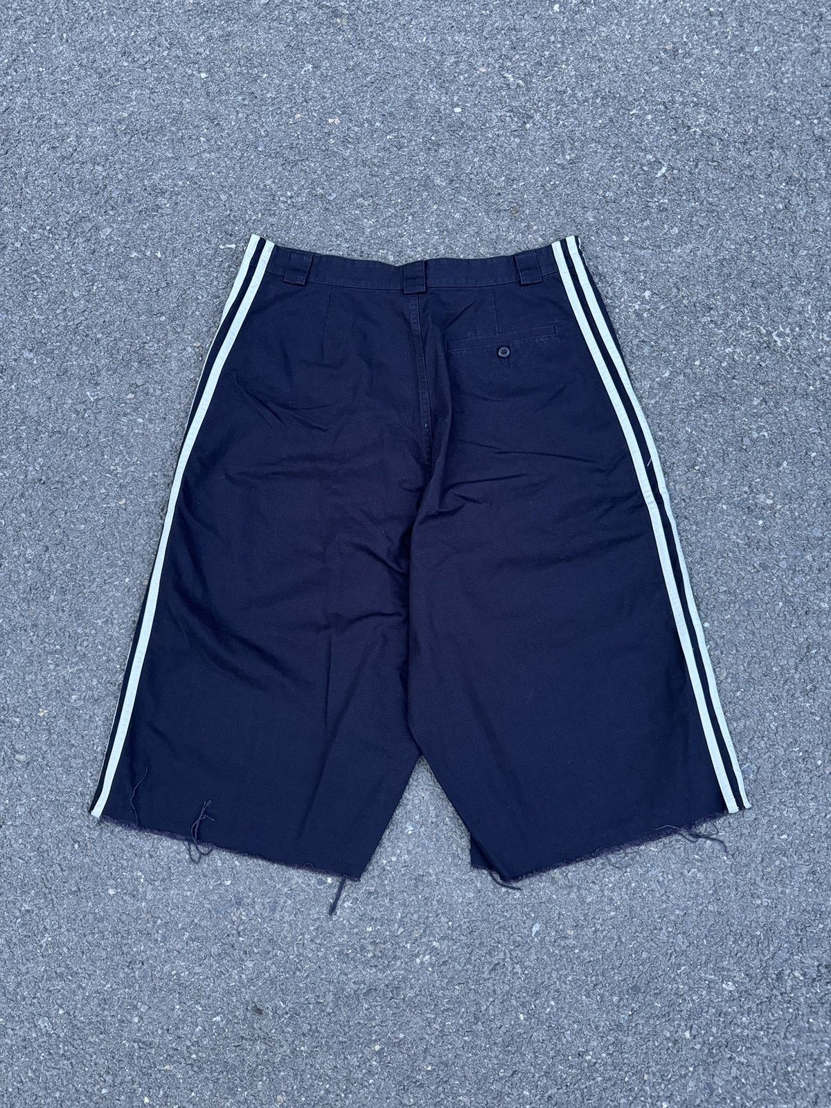 Balenciaga Balenciaga Adidas Shorts with distressed Hem Sz.L Size US 34 / EU 50 - 5 Thumbnail