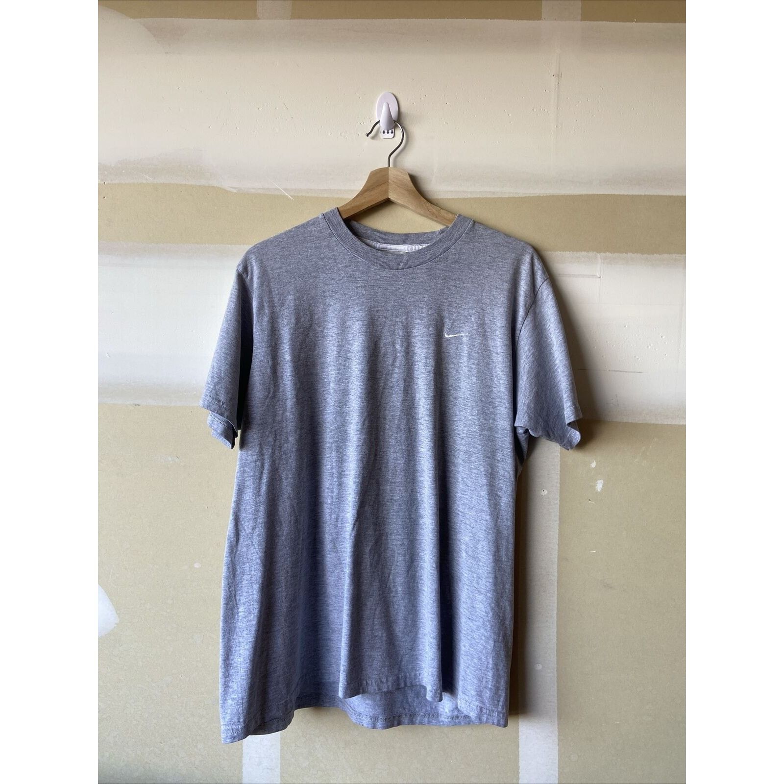 Nike Vintage Y2K Nike Embroidered Chest Swoosh Gray T-Shirt Large Size US L / EU 52-54 / 3 - 1 Thumbnail