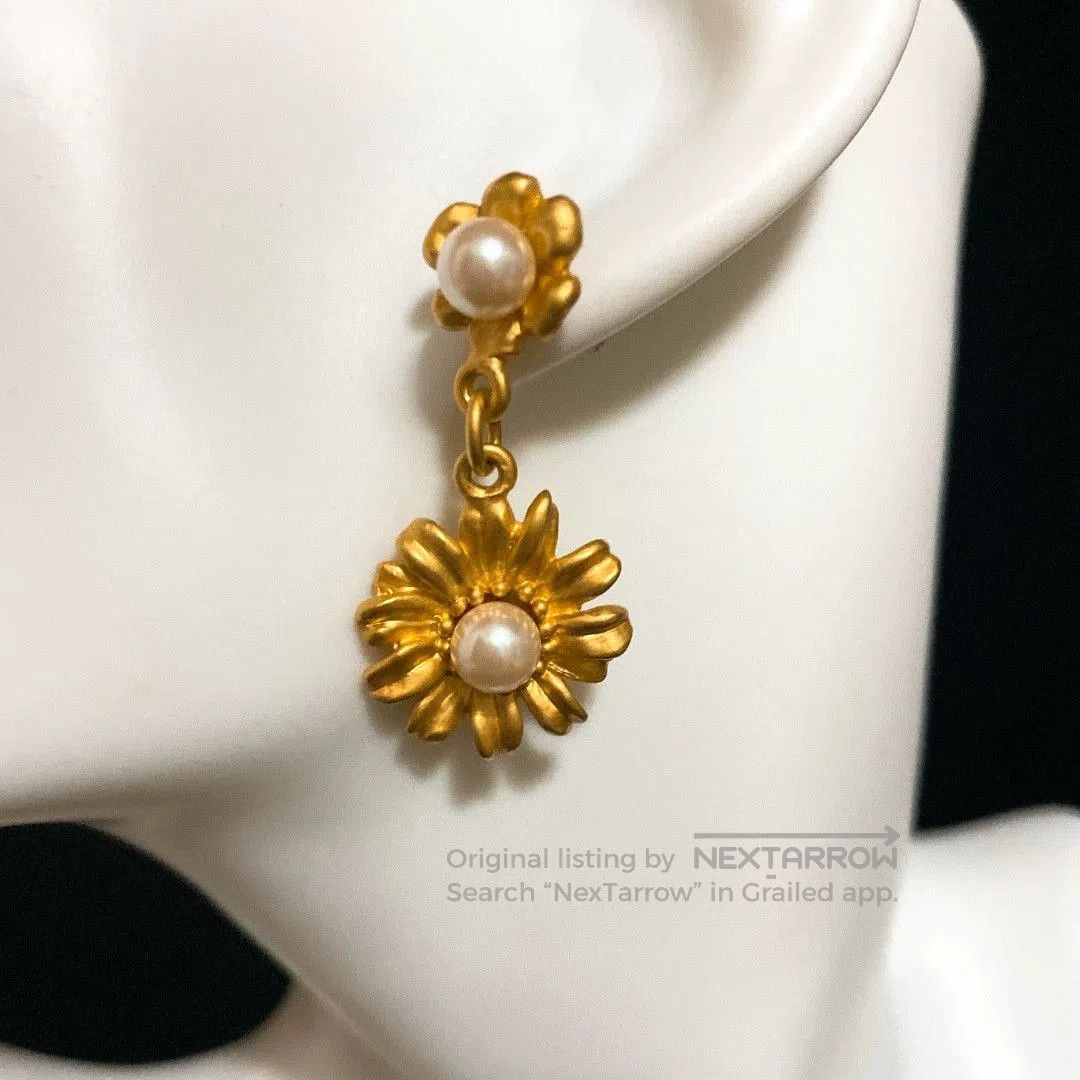 Kenzo KENZO Vintage Pearl Daisy Earrings. Size ONE SIZE - 1 Thumbnail