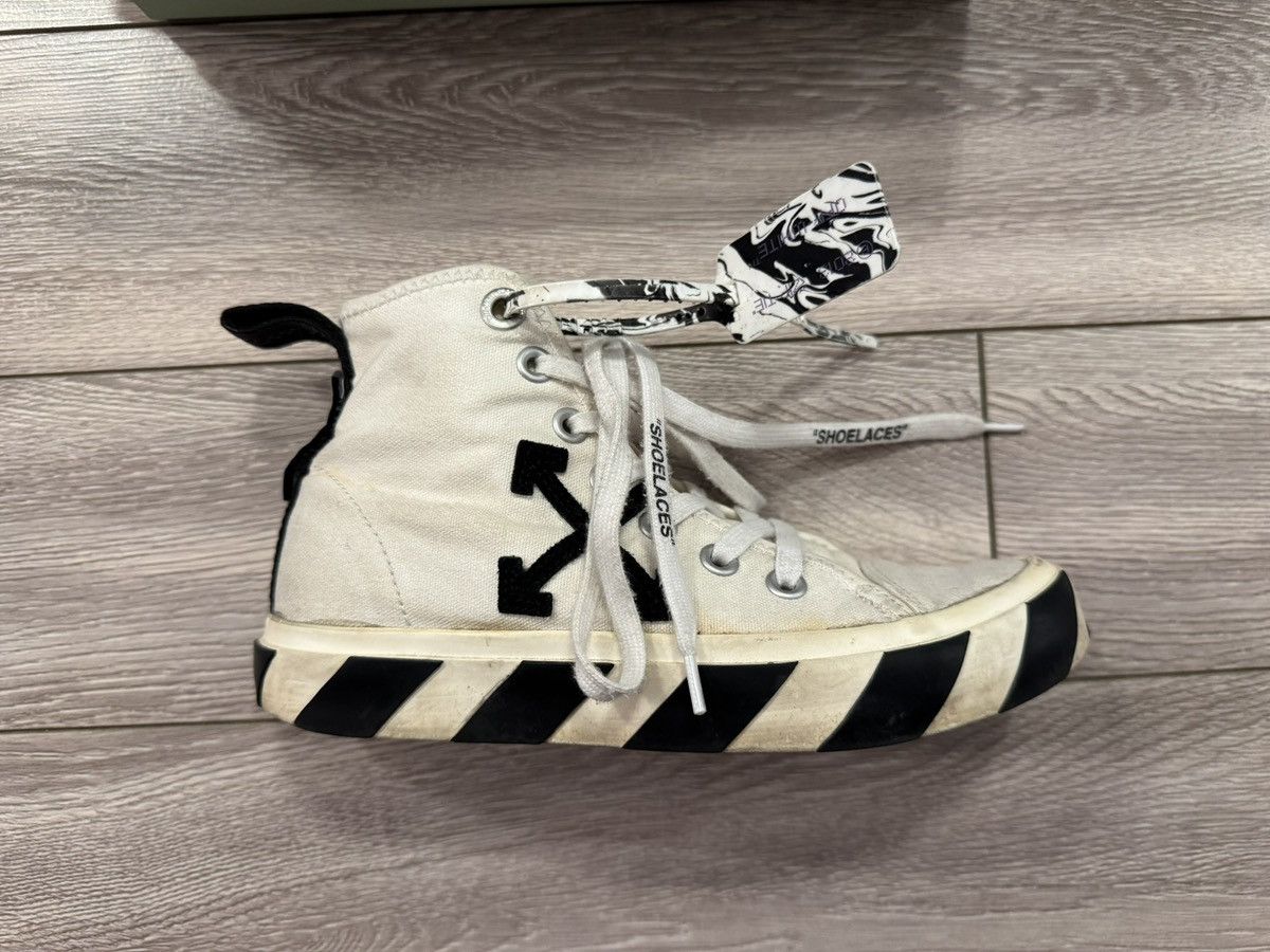 OFF-WHITE Mid Vulcanized Canvas Arrow Sneakers