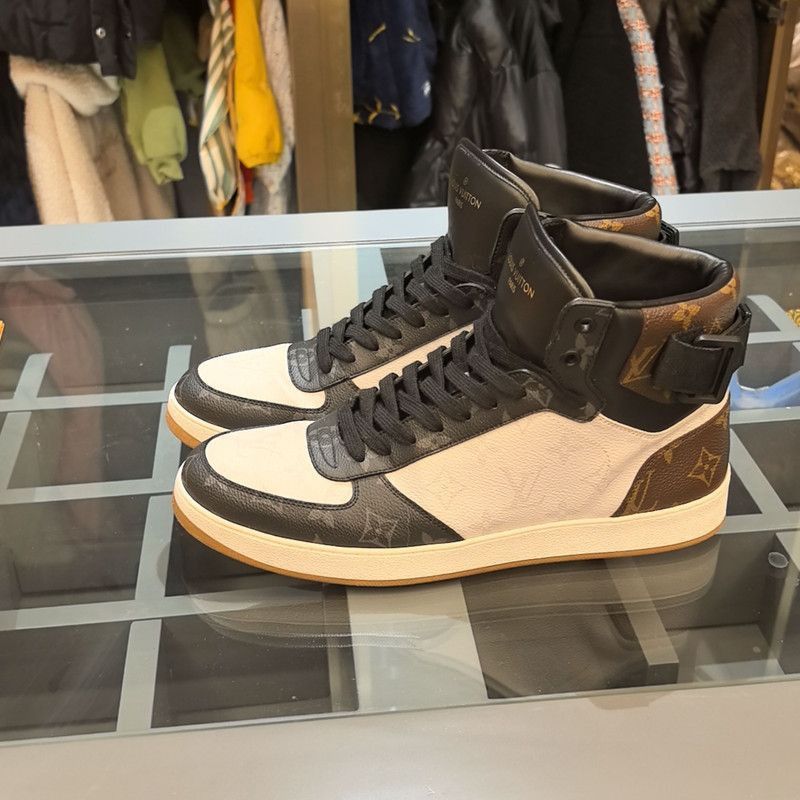 Louis Vuitton Louis Vuitton Rivoli Black and White Sneakers 0079 Size US 9.5 / IT 39.5 - 1 Thumbnail