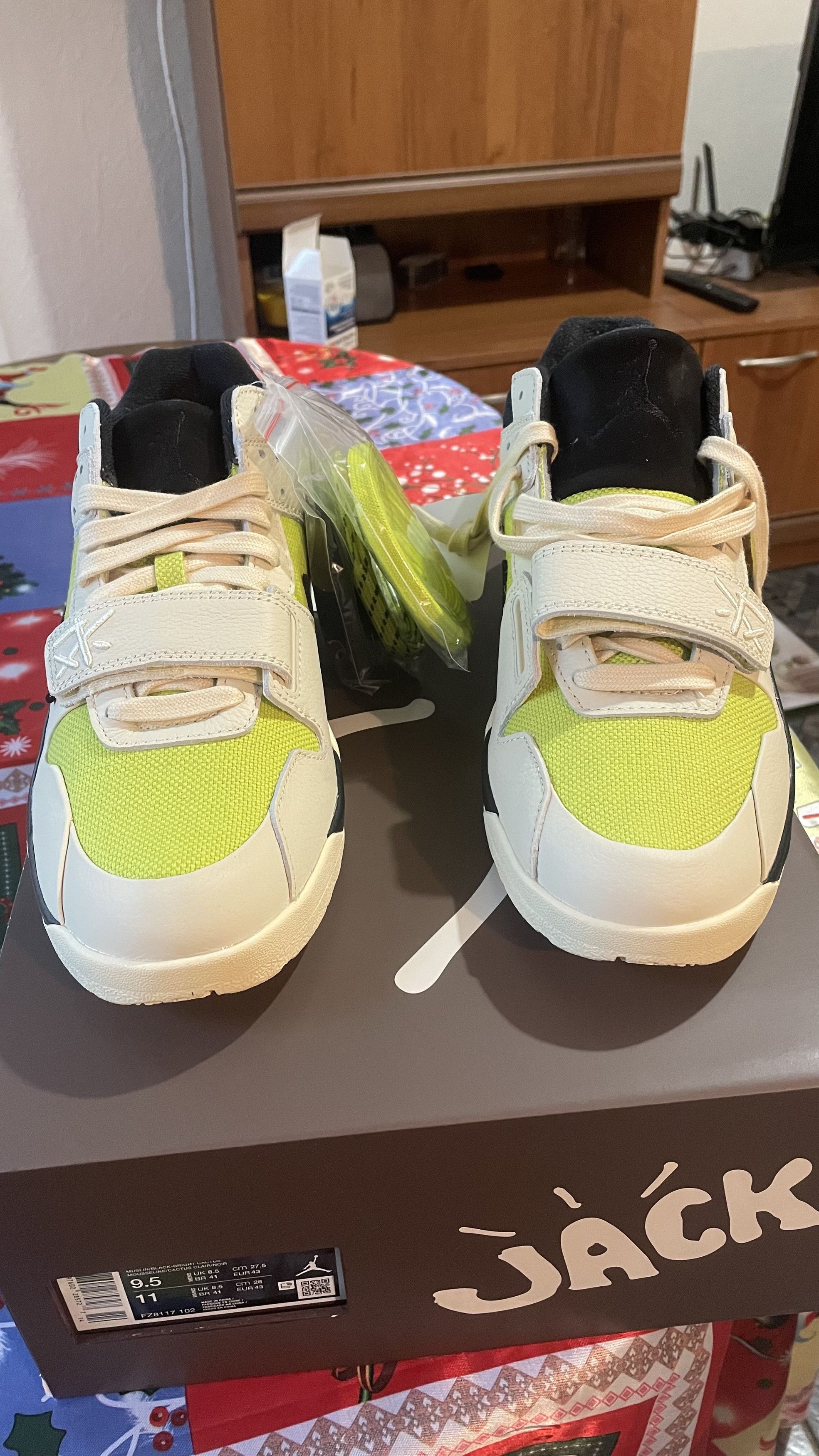 Jordan Brand Travis Scott x Jordan Jumpman Jack TR ‘Bright Cactus’ Size US 10 / EU 43 - 1 Thumbnail