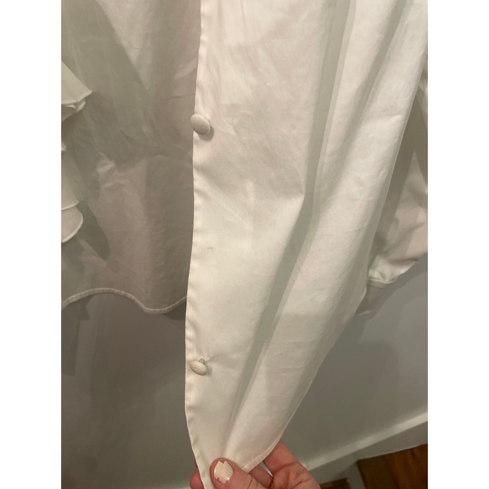 St. John St. John White Tuxedo Front Ruffle Button Down Blouse, sz 6 Size M / US 6-8 / IT 42-44 - 6 Thumbnail