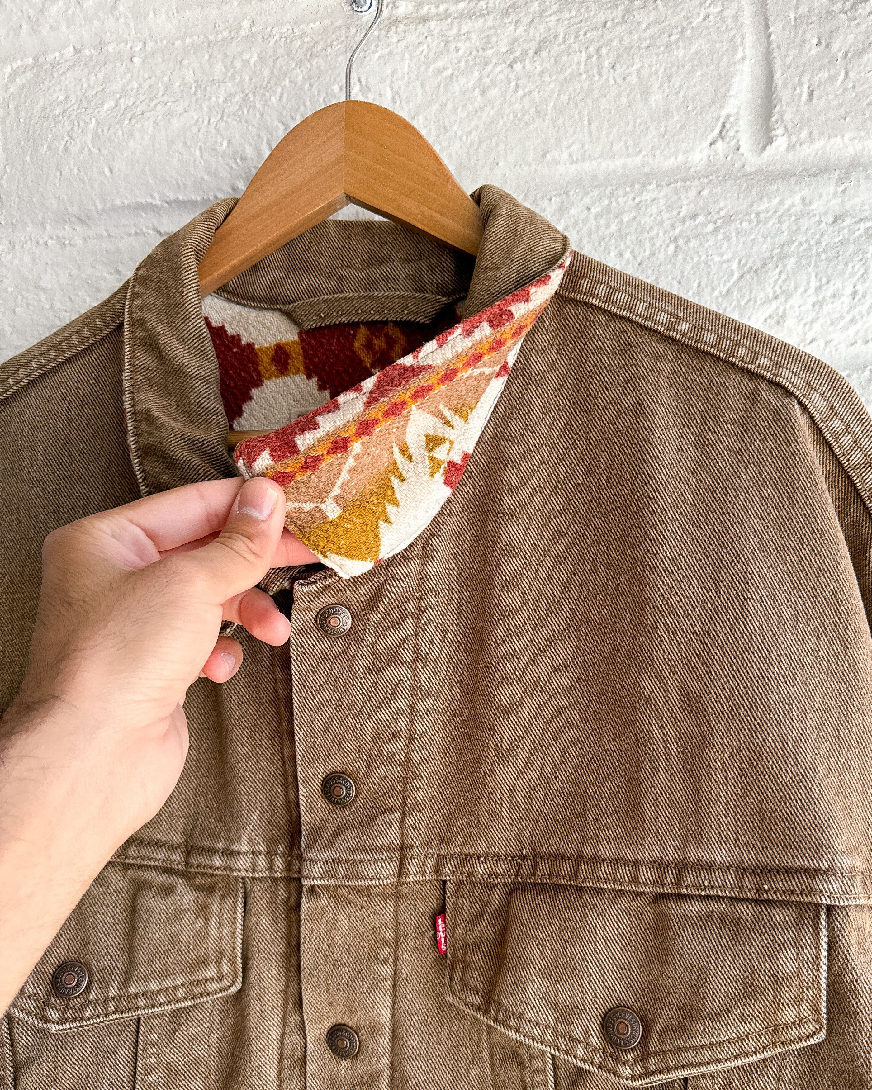 Levi's Vintage Levis Reversible Trucker Jacket Native Blanket Lined Size US L / EU 52-54 / 3 - 9 Thumbnail