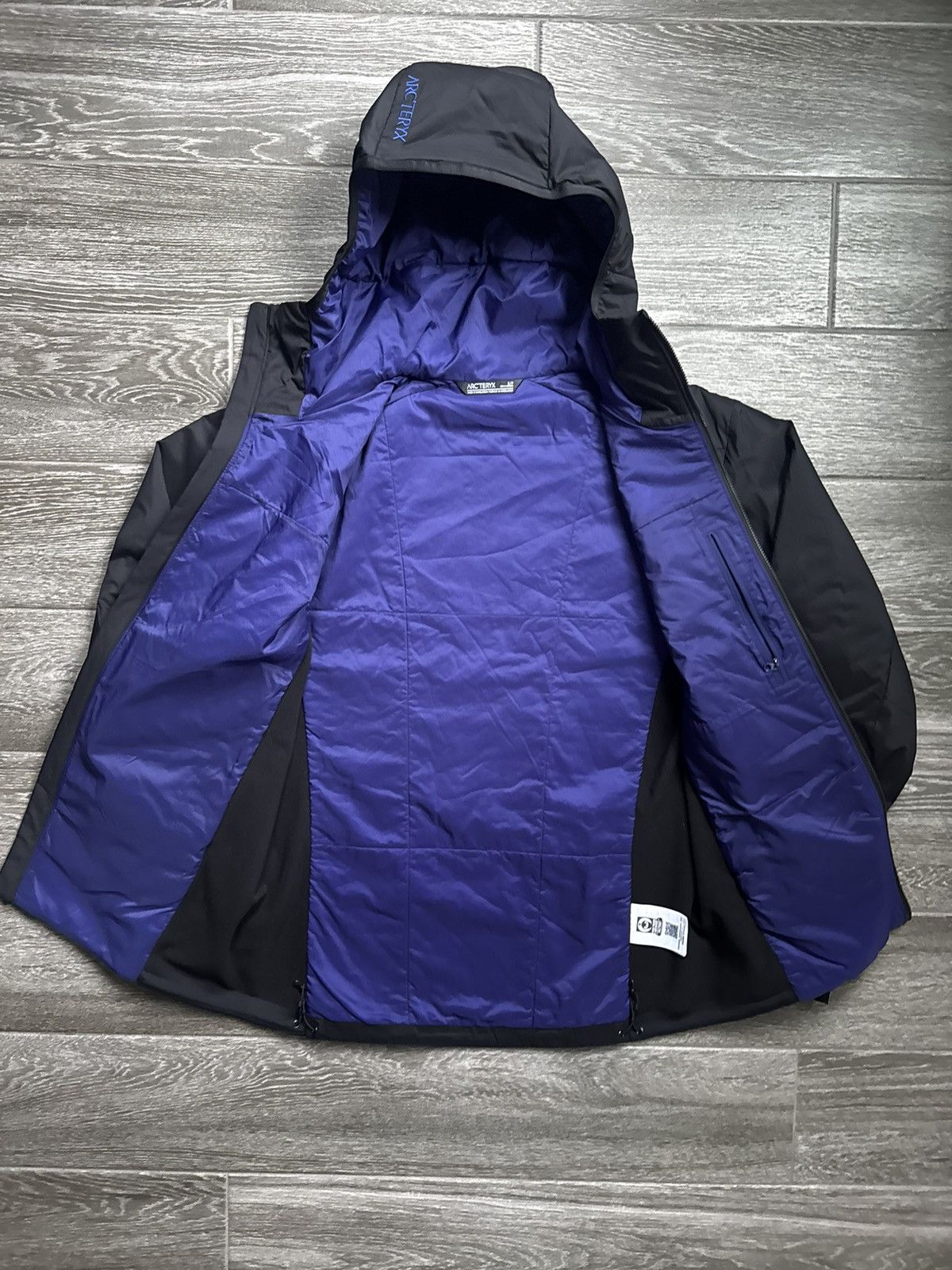 Arc'teryx Arc’teryx Atom Hoody – Black/Soul/Electra Size Small Size US S / EU 44-46 / 1 - 6 Thumbnail