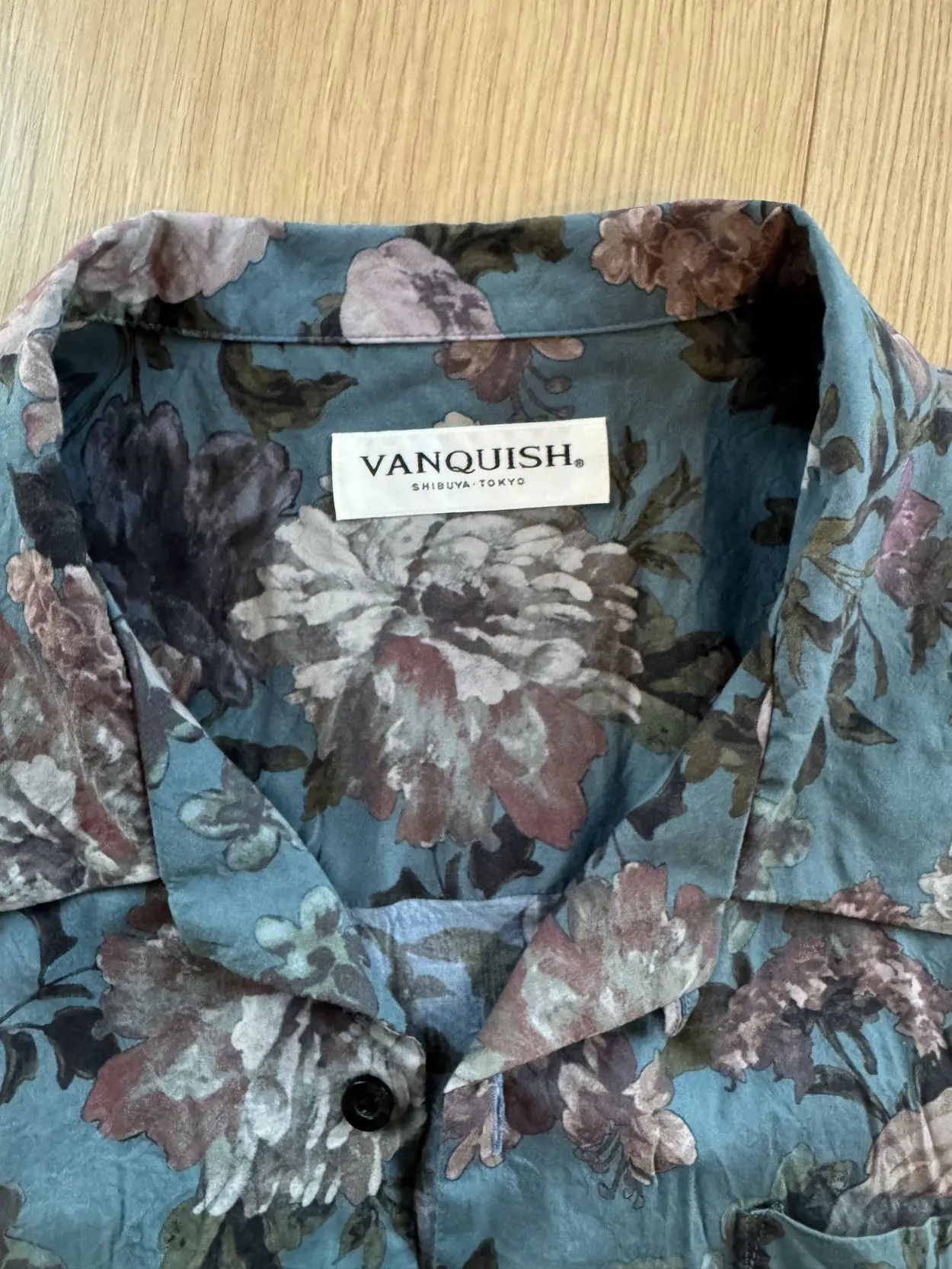 Vanquish Vanquish Japan Antique Flower Open Collar Shirt size M Size US M / EU 48-50 / 2 - 5 Thumbnail
