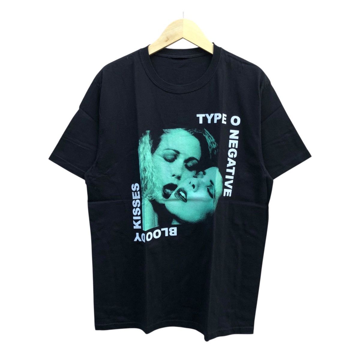 Band Tees Boot Bloody Kisses T.O.N Tshirt Size US XL / EU 56 / 4 - 1 Thumbnail