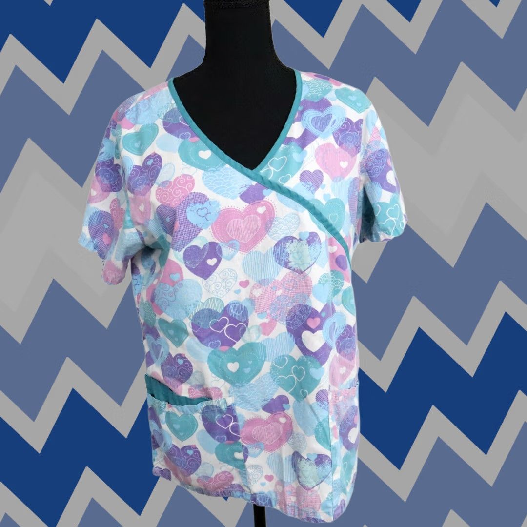 Vintage Tab NY Scrub Top Womens Medium Medical Uniform Heart Pattern Short Sleeve Size M / US 6-8 / IT 42-44 - 1 Thumbnail