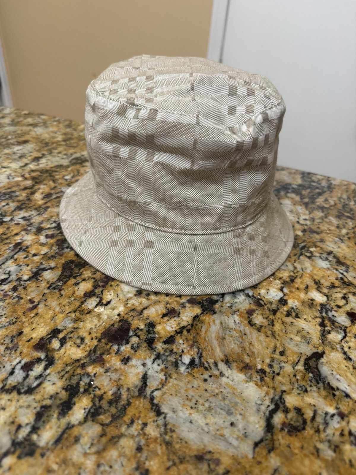 Burberry × Vintage Burberry Bucket Hat szL. Excellent condition. Size ONE SIZE - 1 Thumbnail