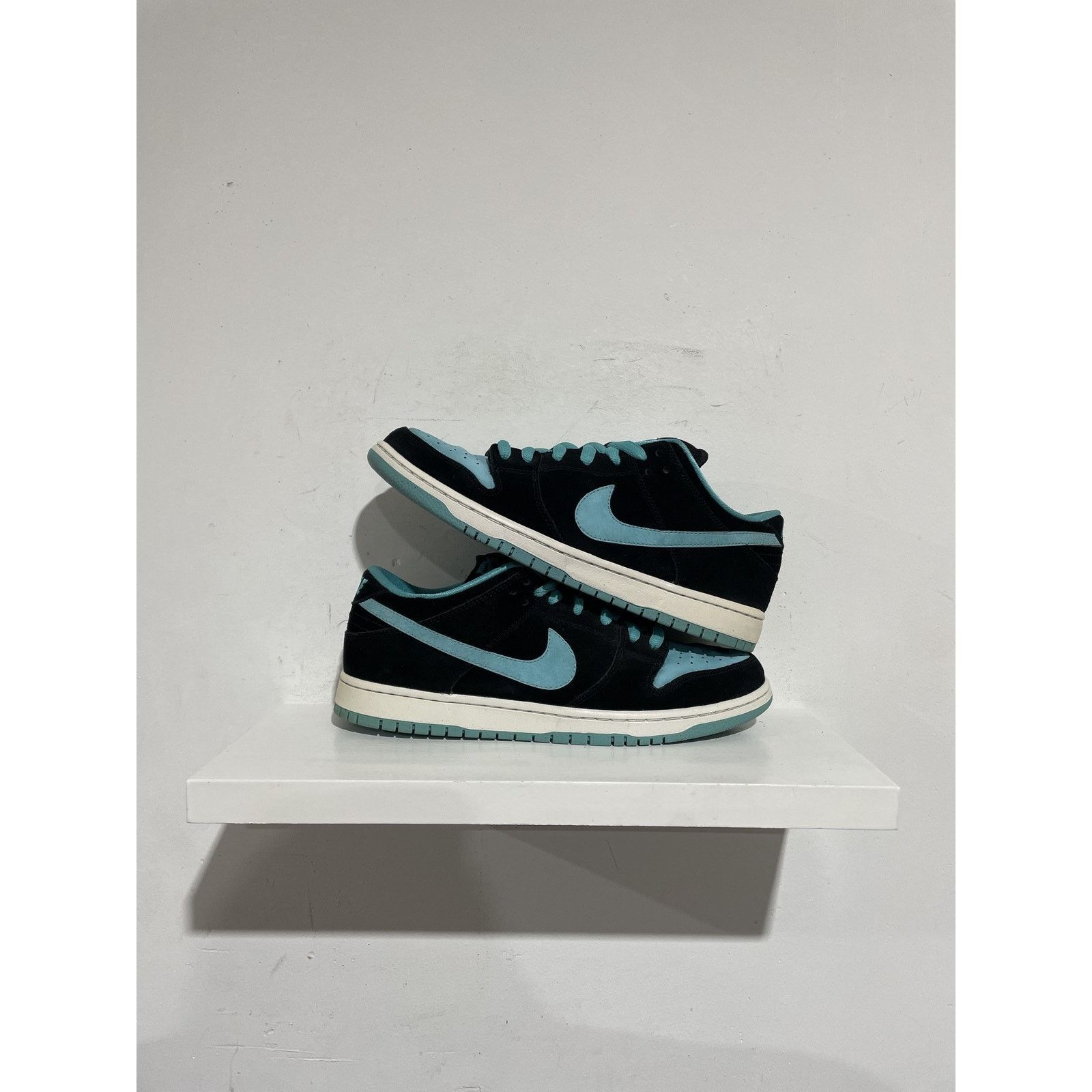 Nike NIKE SB DUNK LOW CLEAR JADE 2012 SIZE 11 PREOWNED Size US 11 / EU 44 - 1 Thumbnail