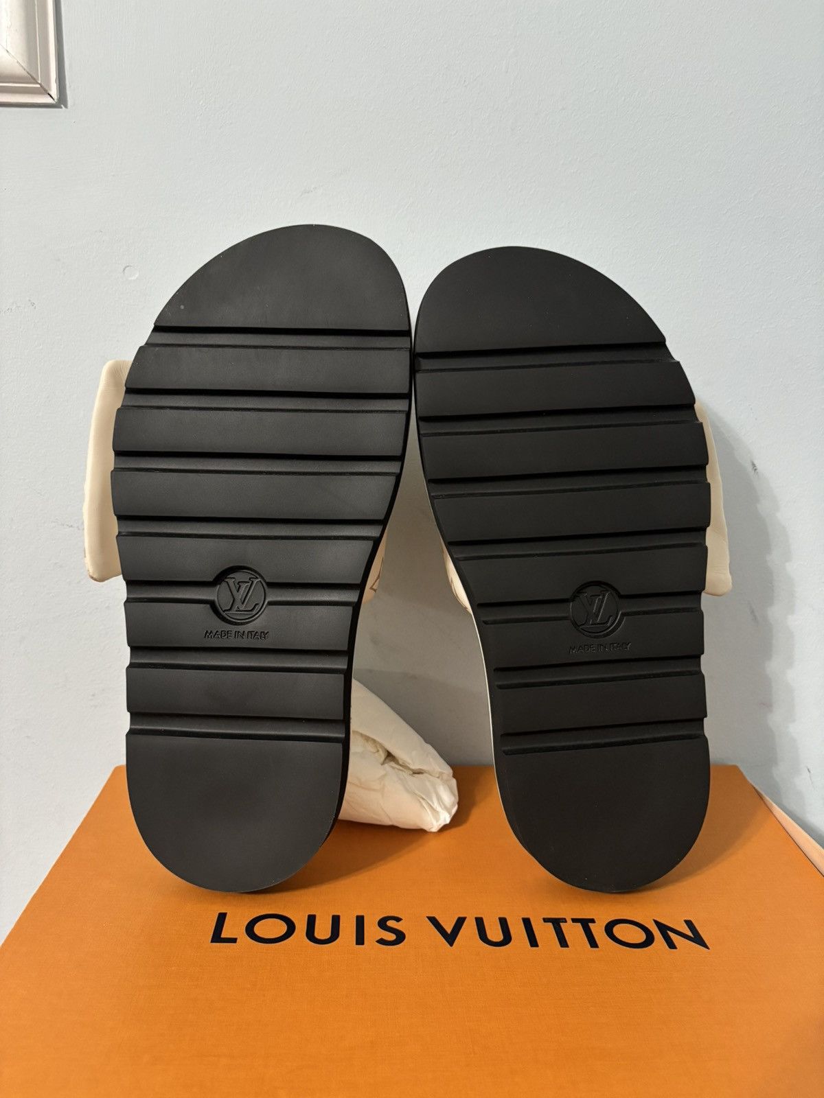 Louis Vuitton Louis Vuitton Pool Pillow Flat Comfort Mule Slide Size US 7 / EU 40 - 7 Thumbnail